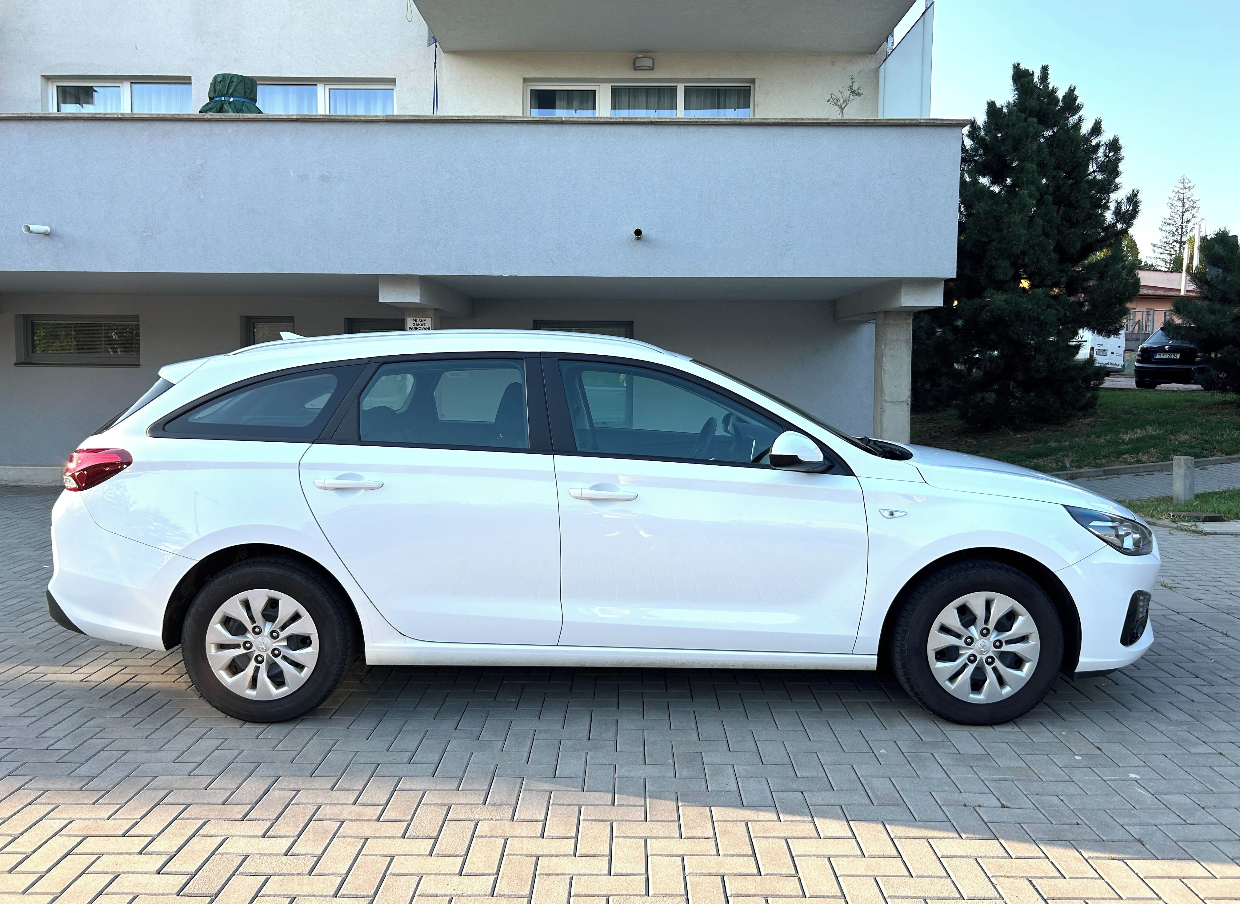 Hyundai i30, 1.5i ČR 5/2022 servisní knížka - fotka 5