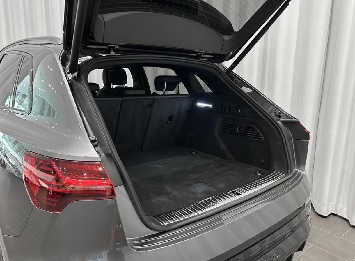 Audi Q8 e-tron, 55 Q 360k Pano Matrix 4 zóny - fotka 3