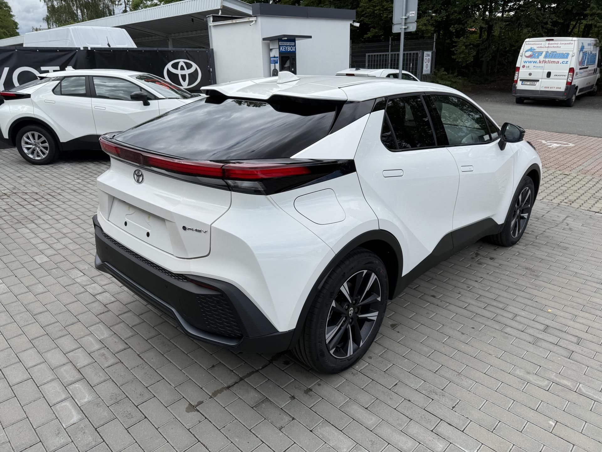 Toyota C-HR, 2.0 PHEV STYLE - fotka 6