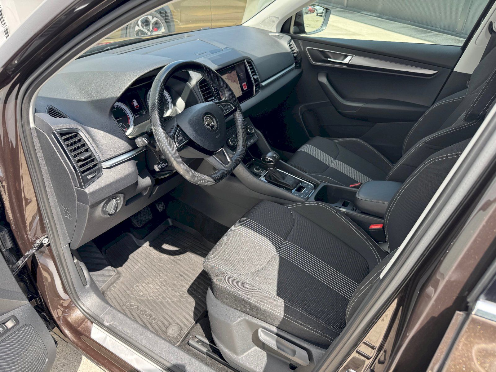 Škoda Karoq, DSG 2.0 TDI 110 kW 4x4 Style P - fotka 6