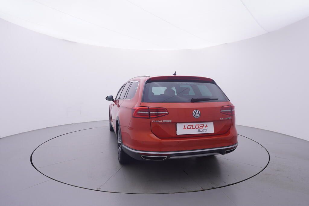 Volkswagen Passat, Highline 2.0 TDI 176 kW - fotka 4