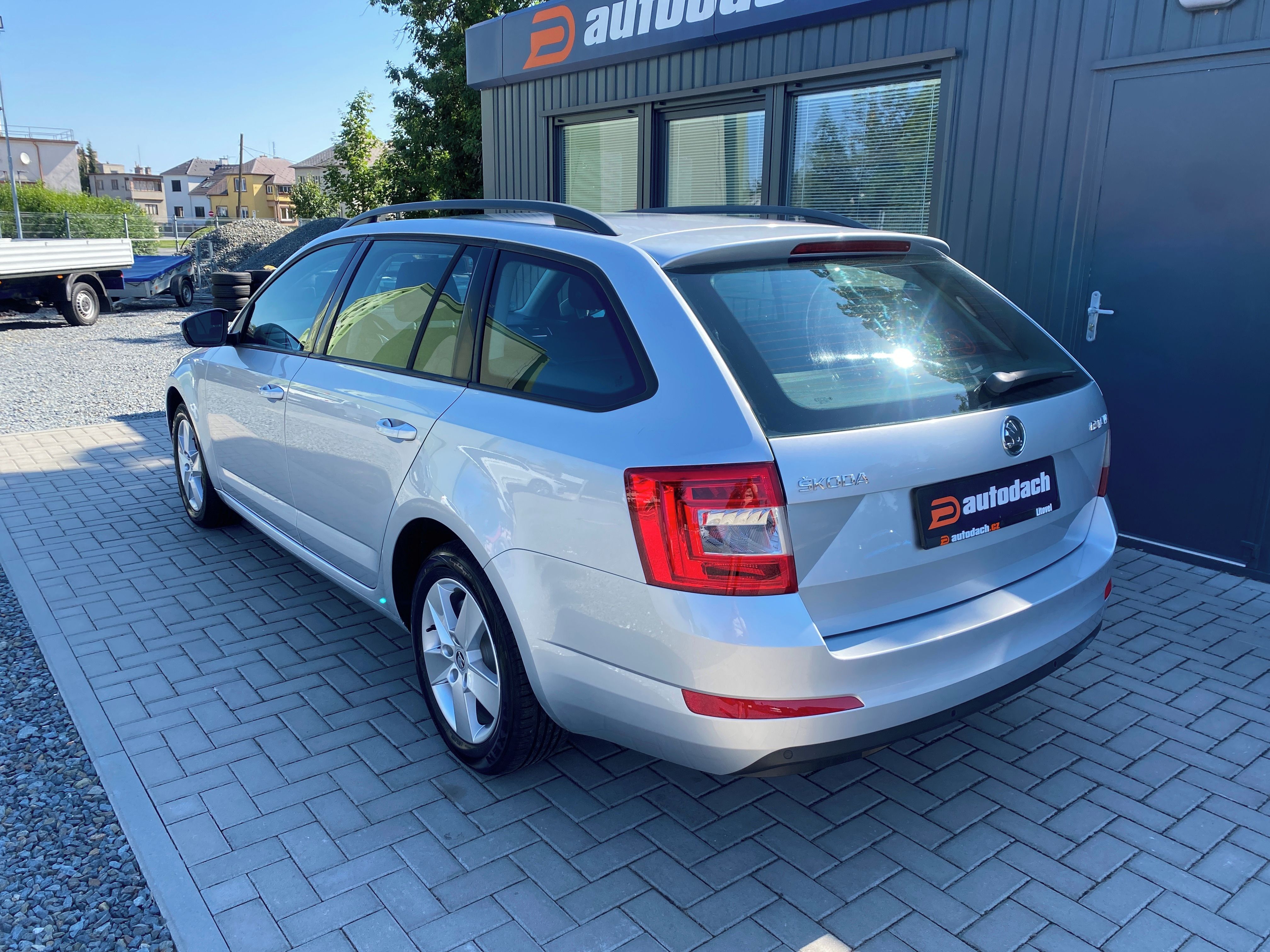 Škoda Octavia, 1.4 TSI 103kW - 1xMAJ.-ALU-PDC - fotka 3