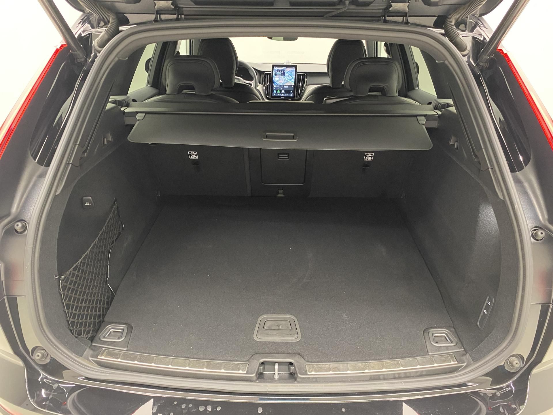 Volvo XC60, T8 AWD RECHARGE BLACK EDITION - fotka 6