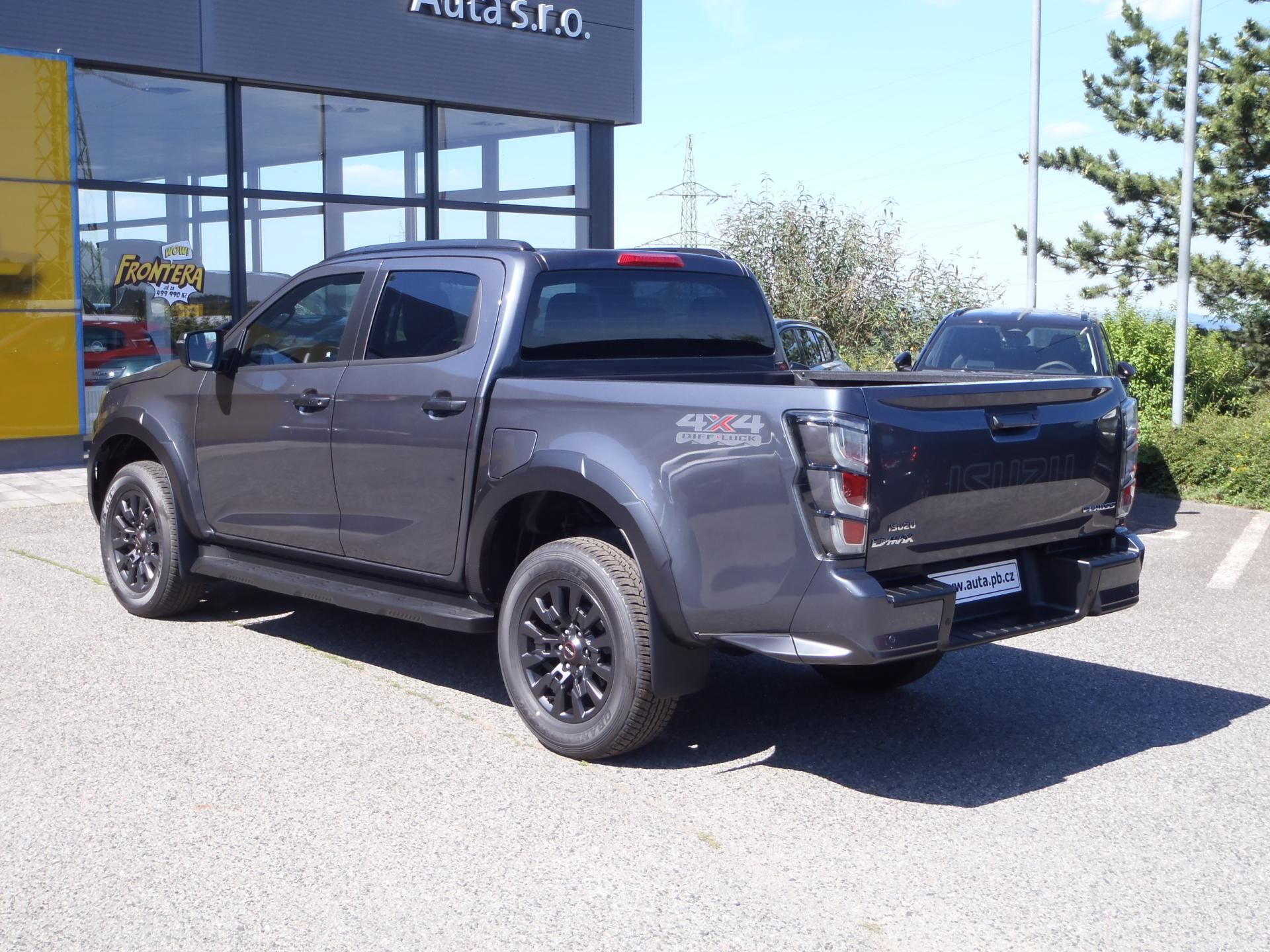 Isuzu D-Max, 2.2 Double Cab V-CROSS 4x4 - fotka 6