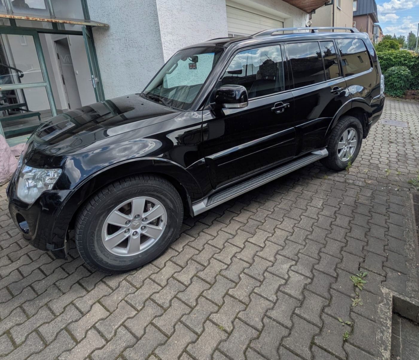 Mitsubishi Pajero, Pevni majitel, garazovane