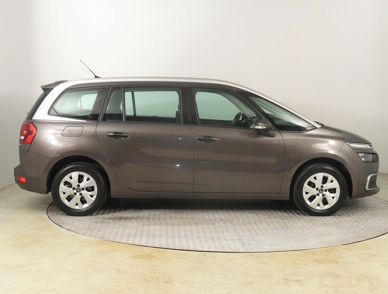 Citroën Grand C4 Picasso, 1.6 BlueHDi, 7 míst, Navi - fotka 6
