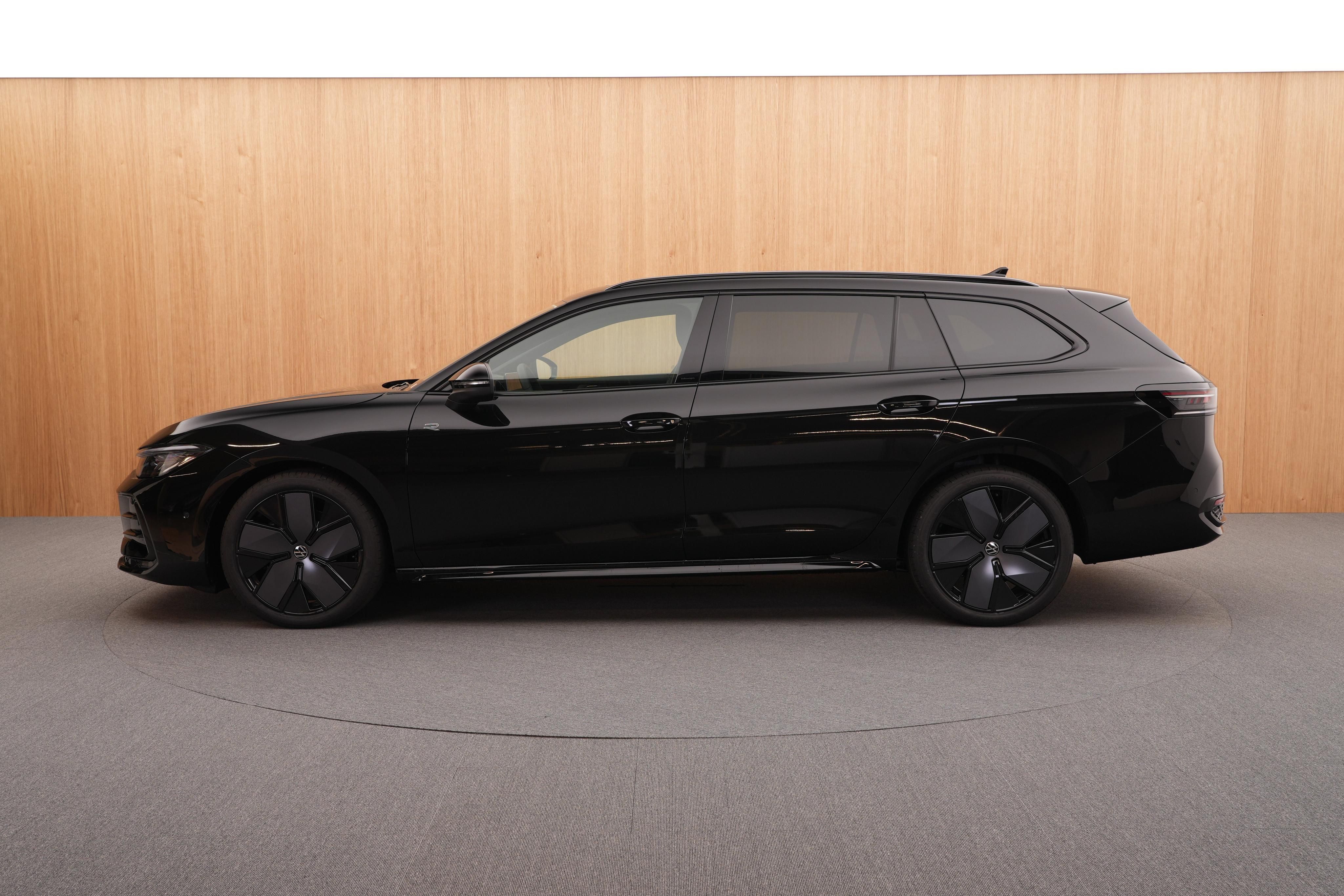 Volkswagen Passat, R-Line People 2.0 TSI DSG - fotka 2