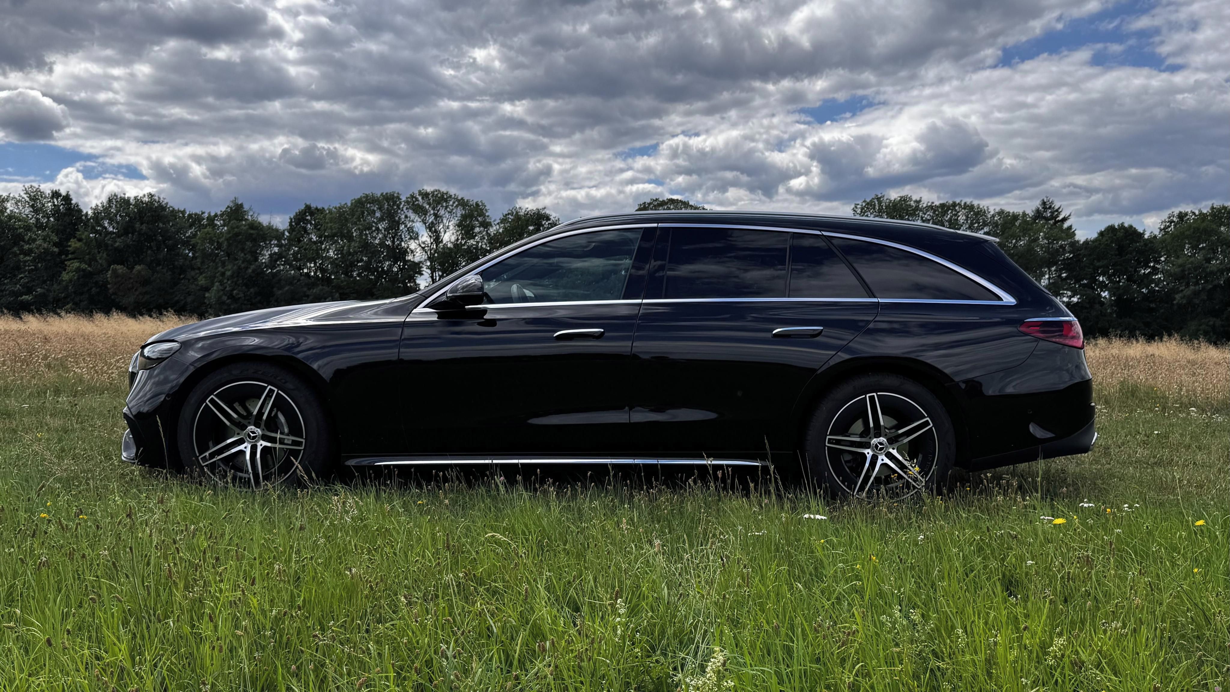 Mercedes-Benz Třídy E, E220d, AMG, záruka, nájezd - fotka 4