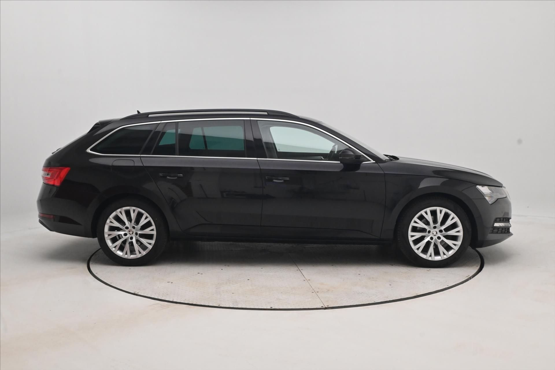 Škoda Superb, 2,0 TDI 147 kW DSG 4x4 Ambitio - fotka 4