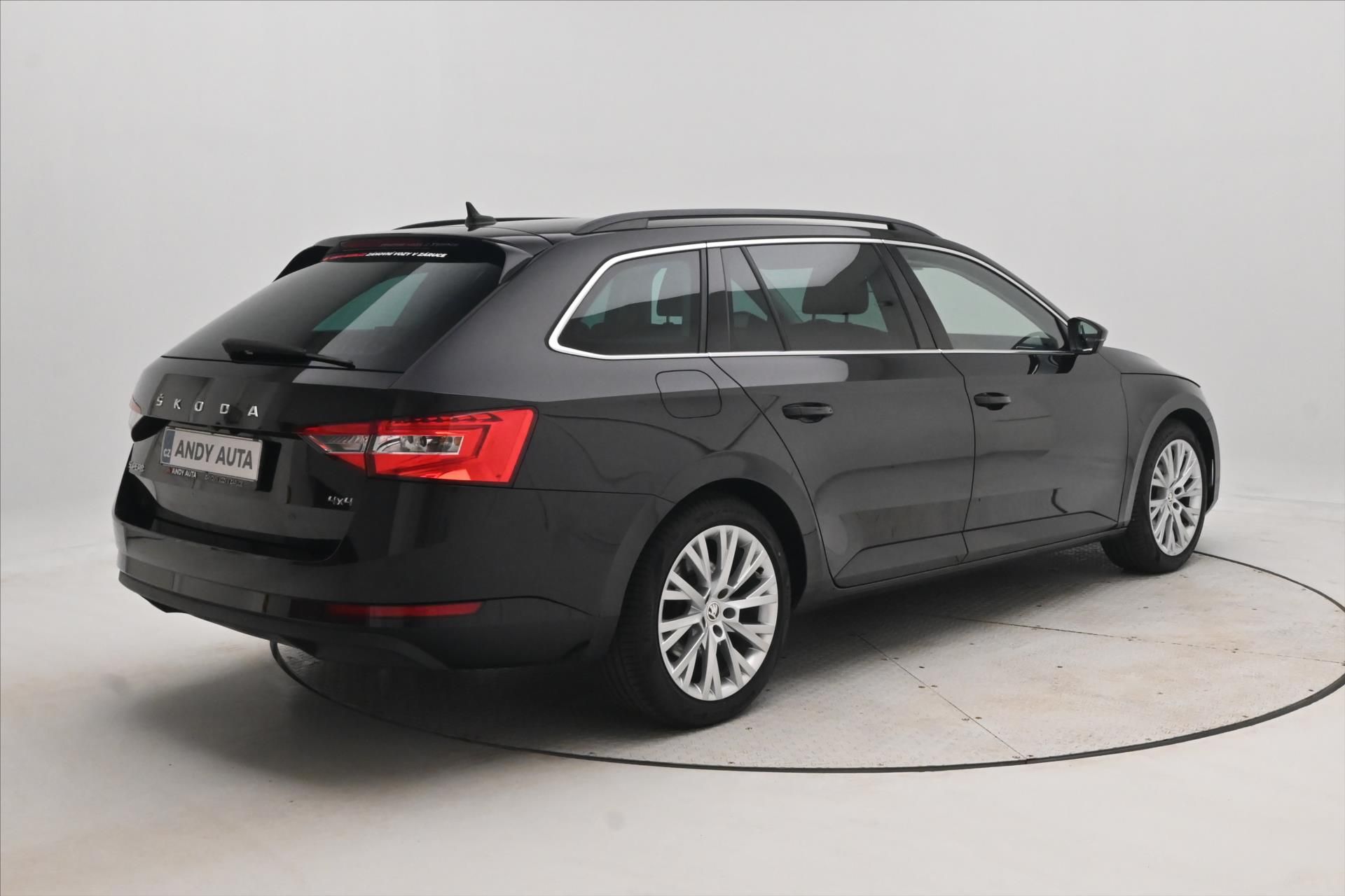 Škoda Superb, 2,0 TDI 147 kW DSG 4x4 Ambitio - fotka 5