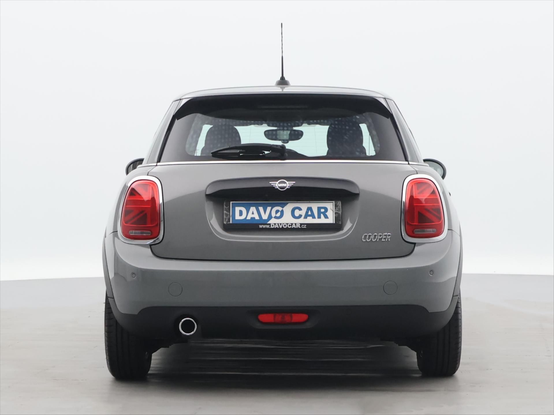 Mini Cooper, 1,5 100 kW 1.Maj. Aut.klima - fotka 6