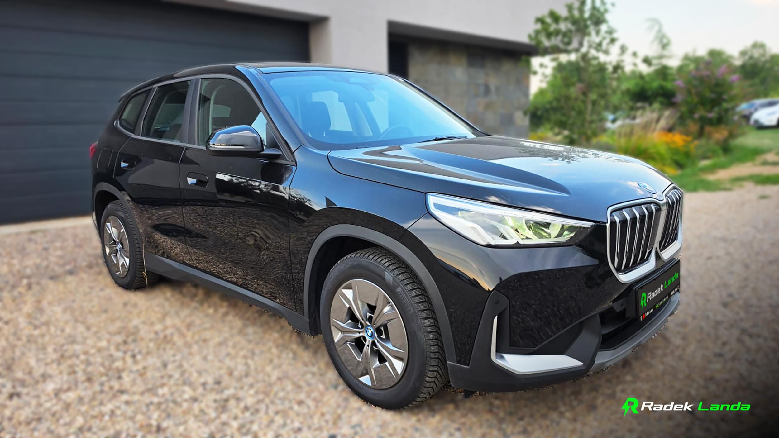 BMW iX1