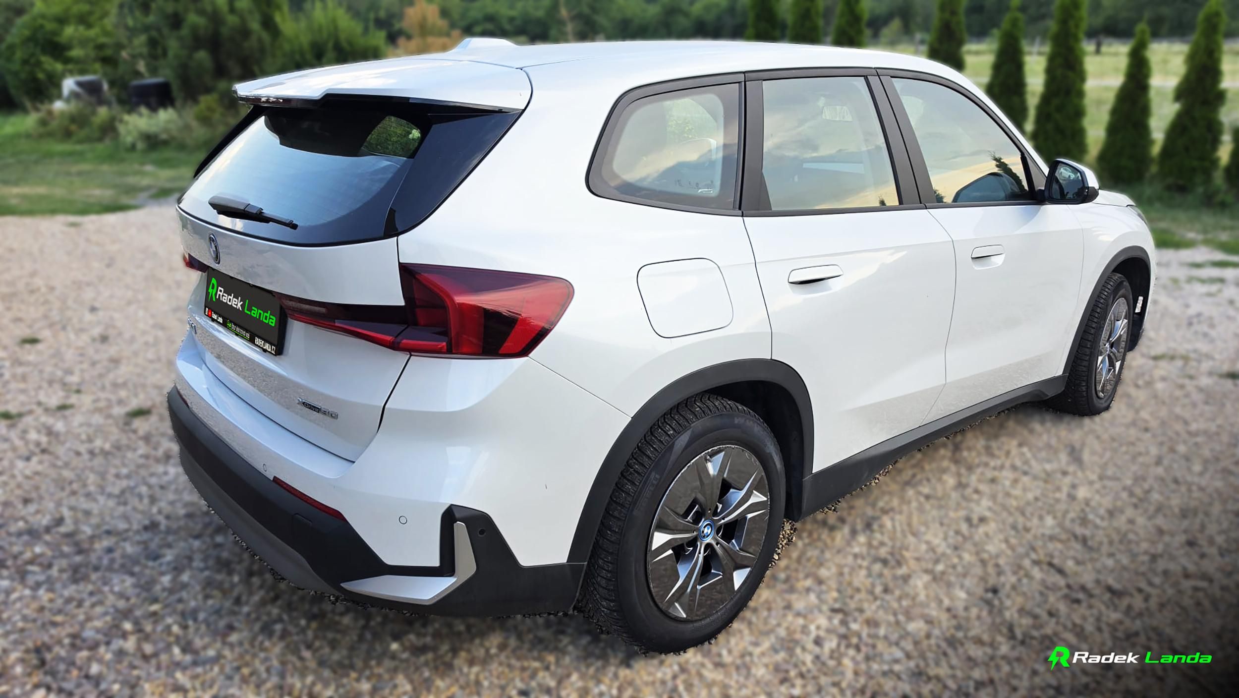 BMW iX1, xDrive30 - fotka 2