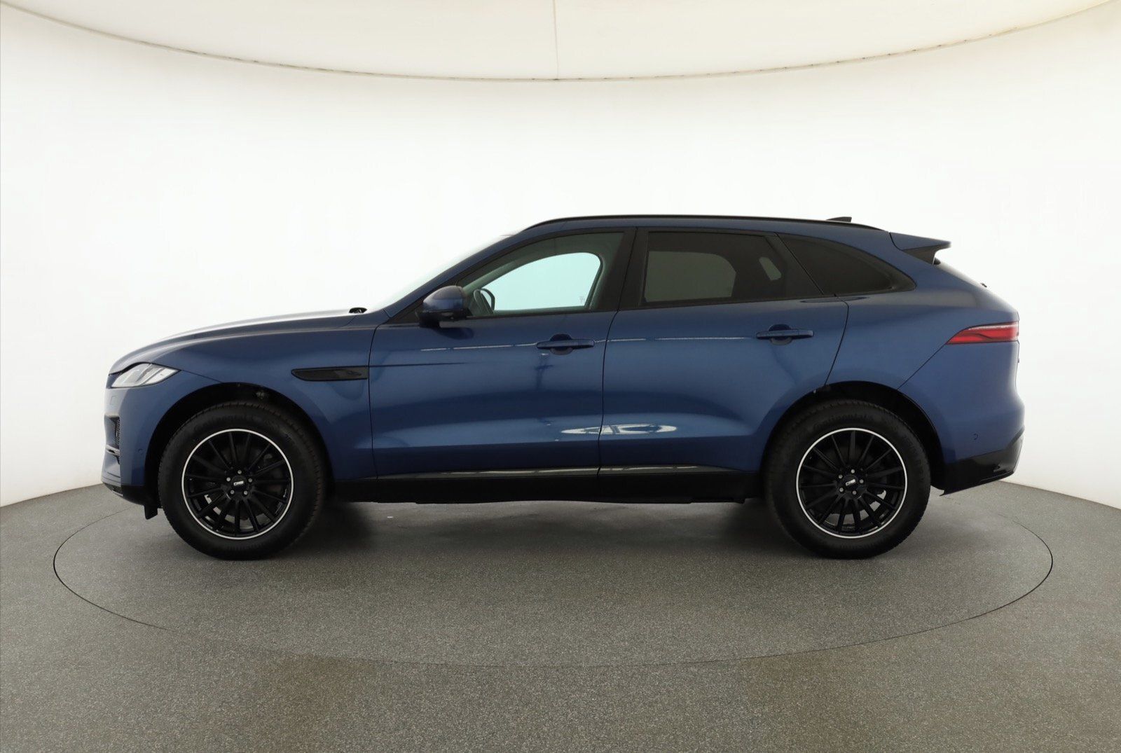 Jaguar F-Pace, D200 AWD, 4X4, Automat - fotka 3
