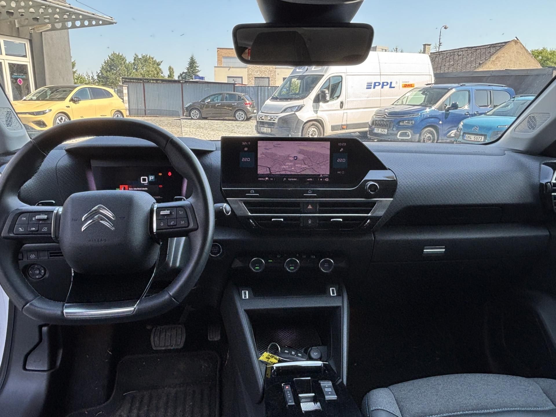 Citroën C4, 1,2 PureTech 130k EAT8 SHINE - fotka 5