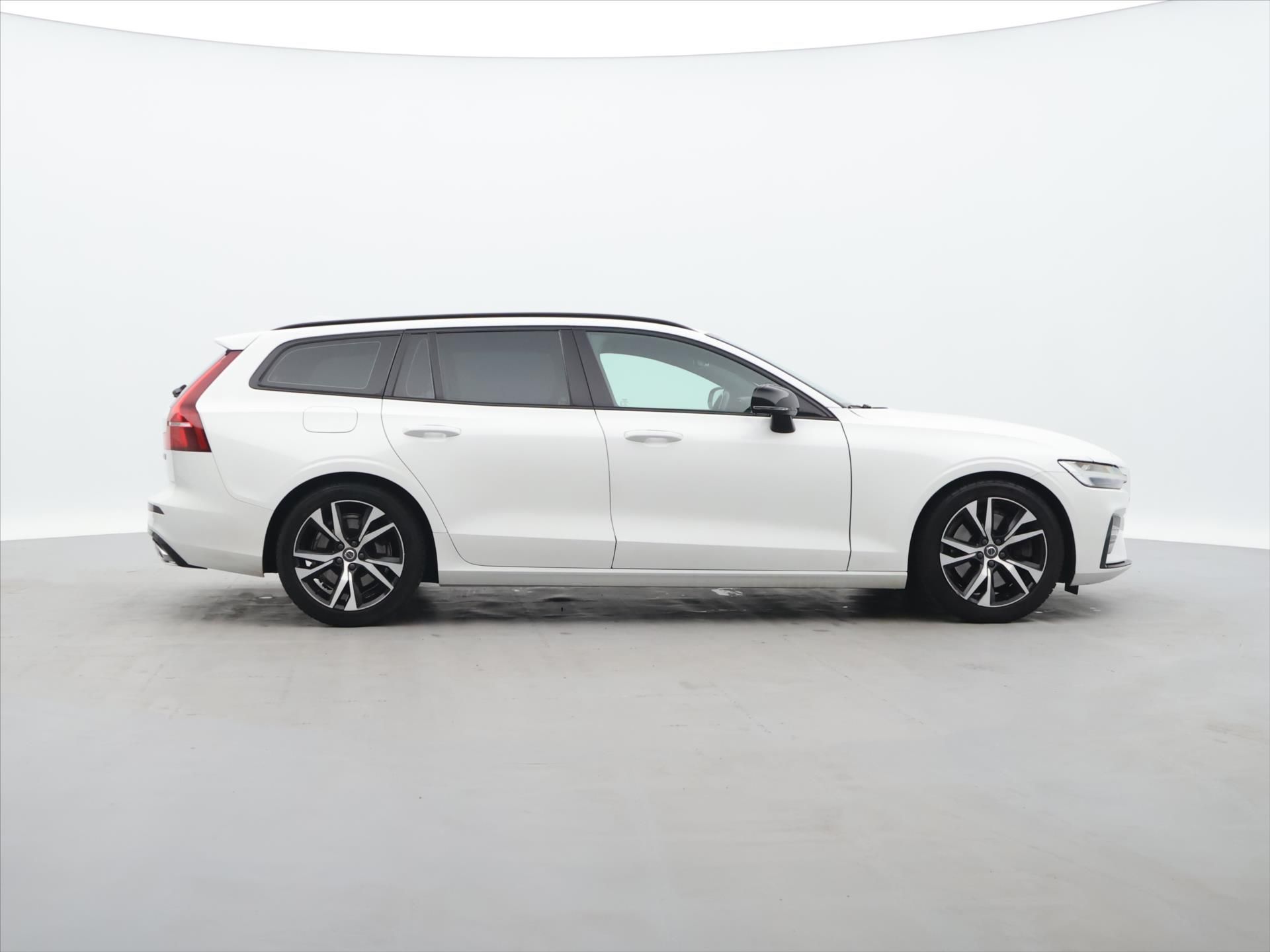 Volvo V60, 2,0 T5 184kW Drive-E R-Design - fotka 4