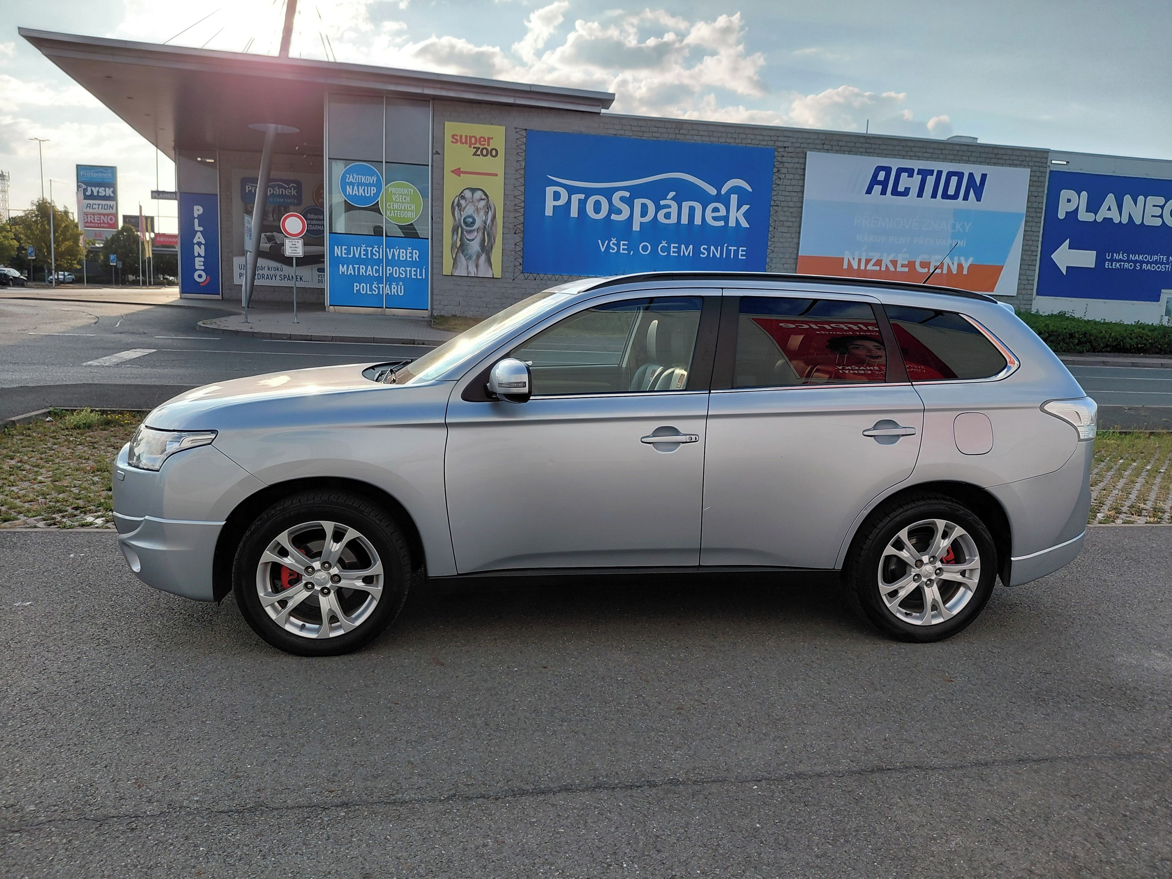 Mitsubishi Outlander, 2.2Di-D 4x4 PĚKNÉ,SPOLEHLIVÉ - fotka 4