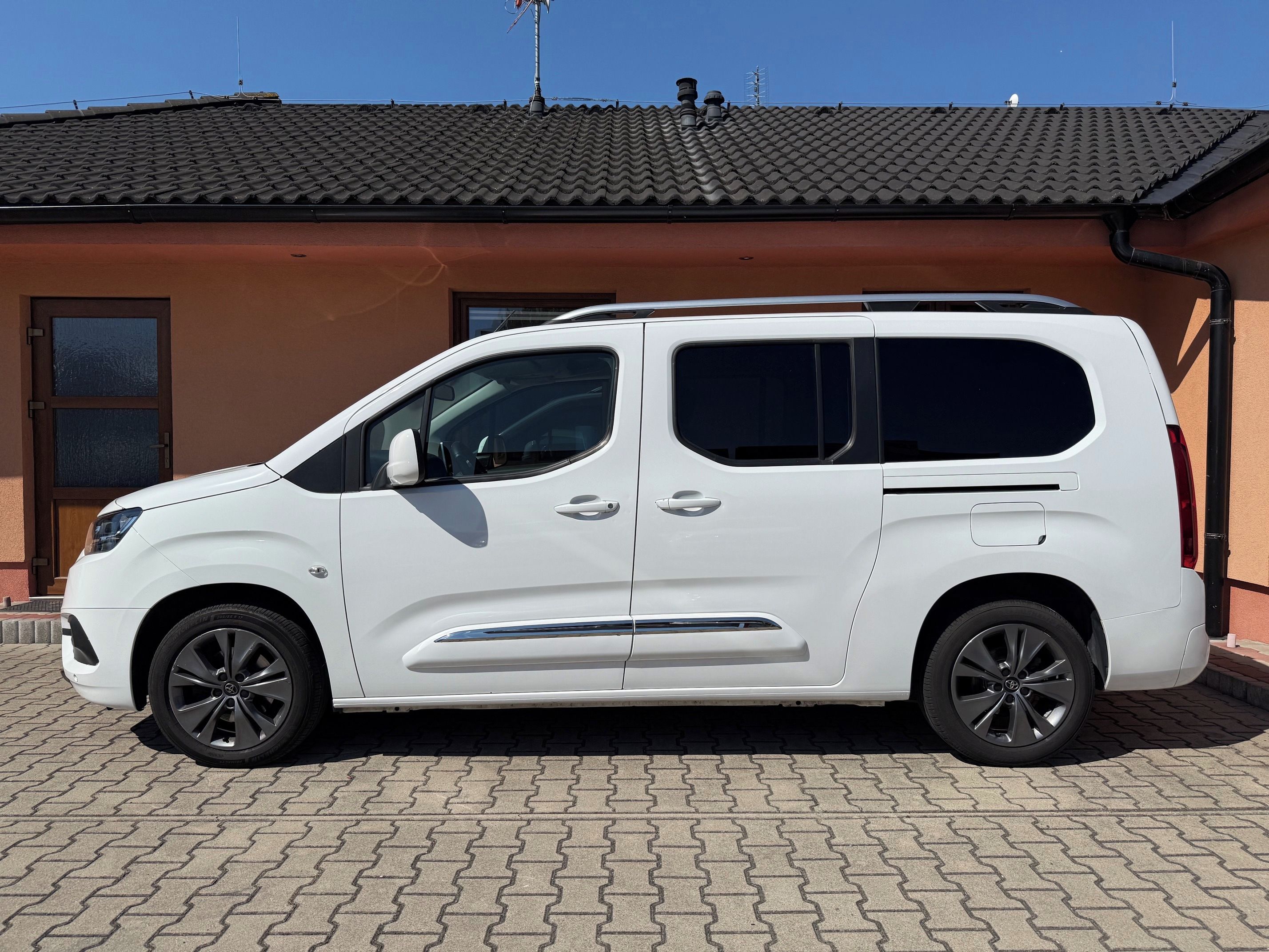 Toyota Proace, City Verso 1.5 D, Čr,1.majitel - fotka 3