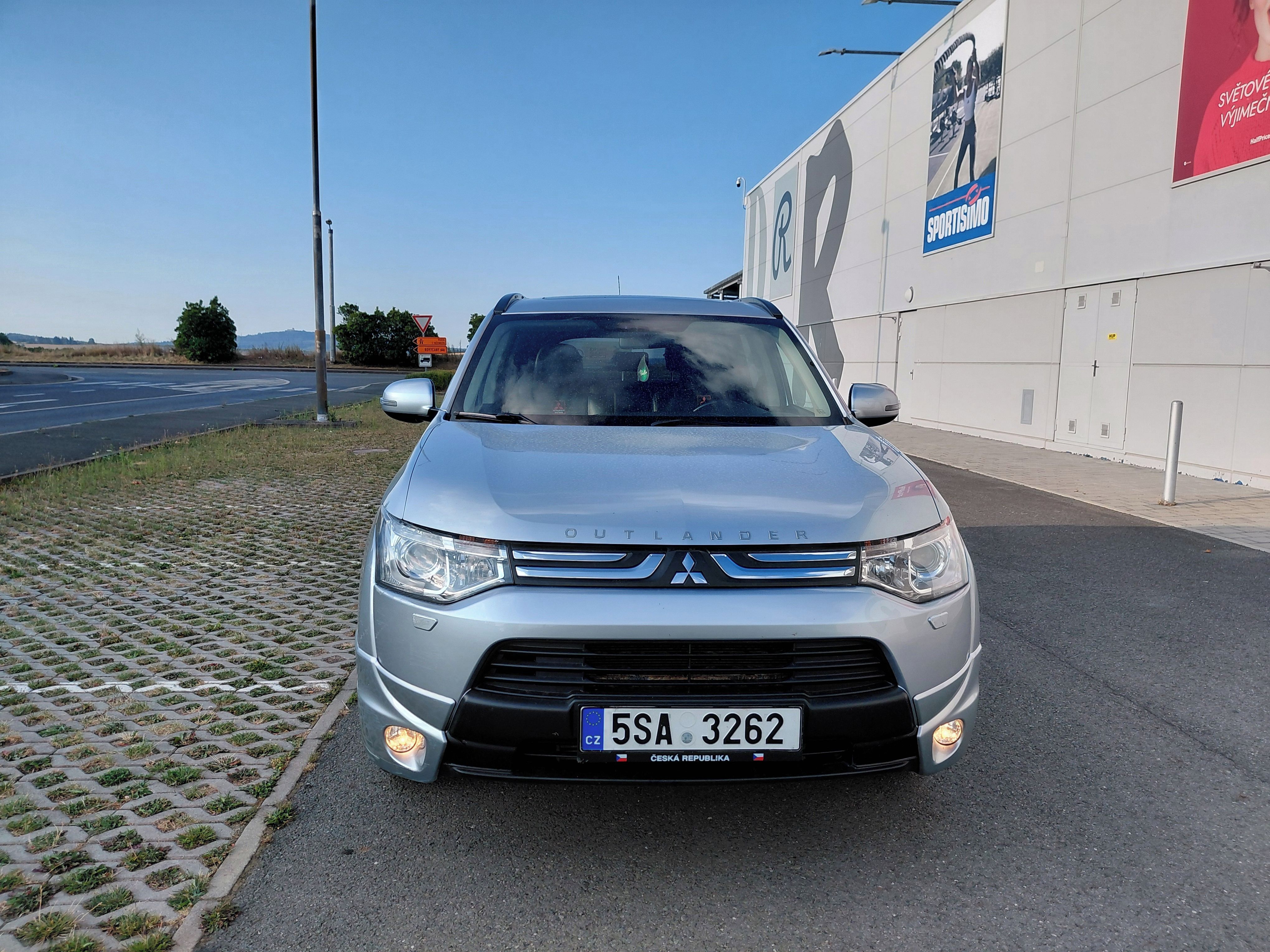 Mitsubishi Outlander, 2.2Di-D 4x4 PĚKNÉ,SPOLEHLIVÉ - fotka 2