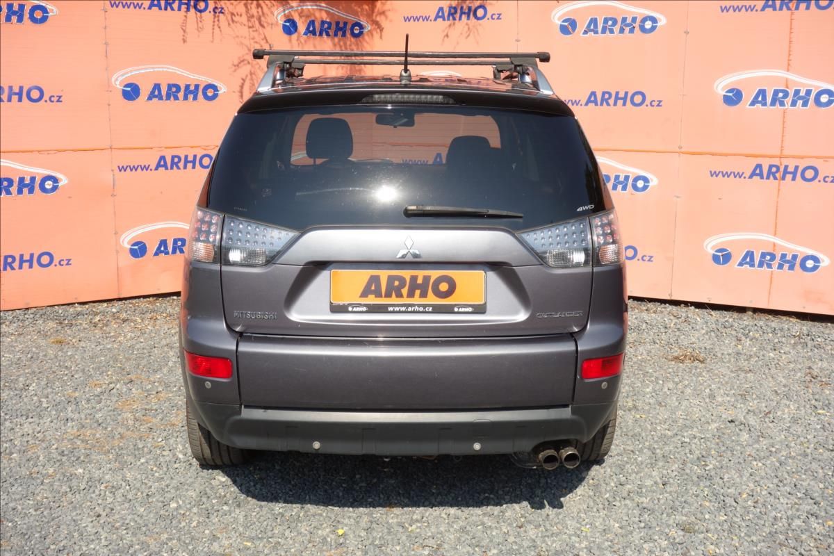 Mitsubishi Outlander, 2,0 DI-D, ČR, 1 MAJ., 7MÍST. - fotka 6
