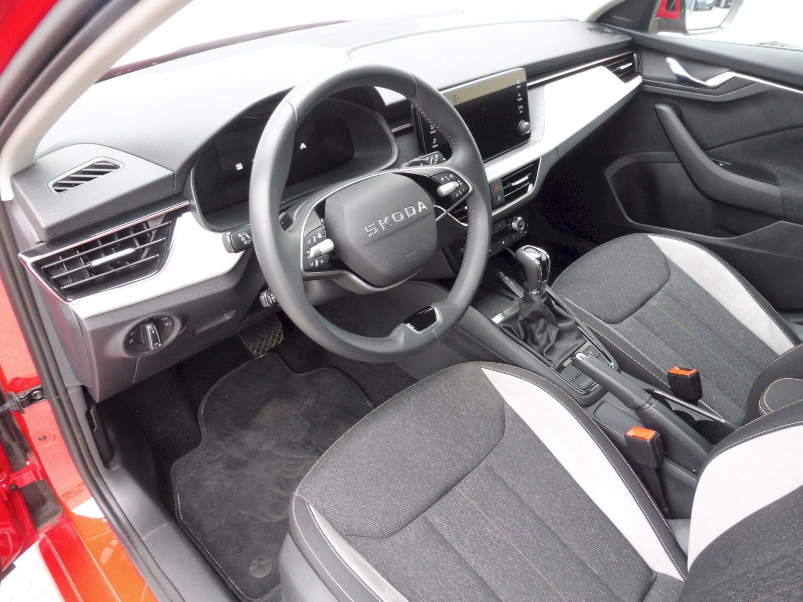Škoda Scala, Top Selection 1,0 TSI 85kW DSG - fotka 6