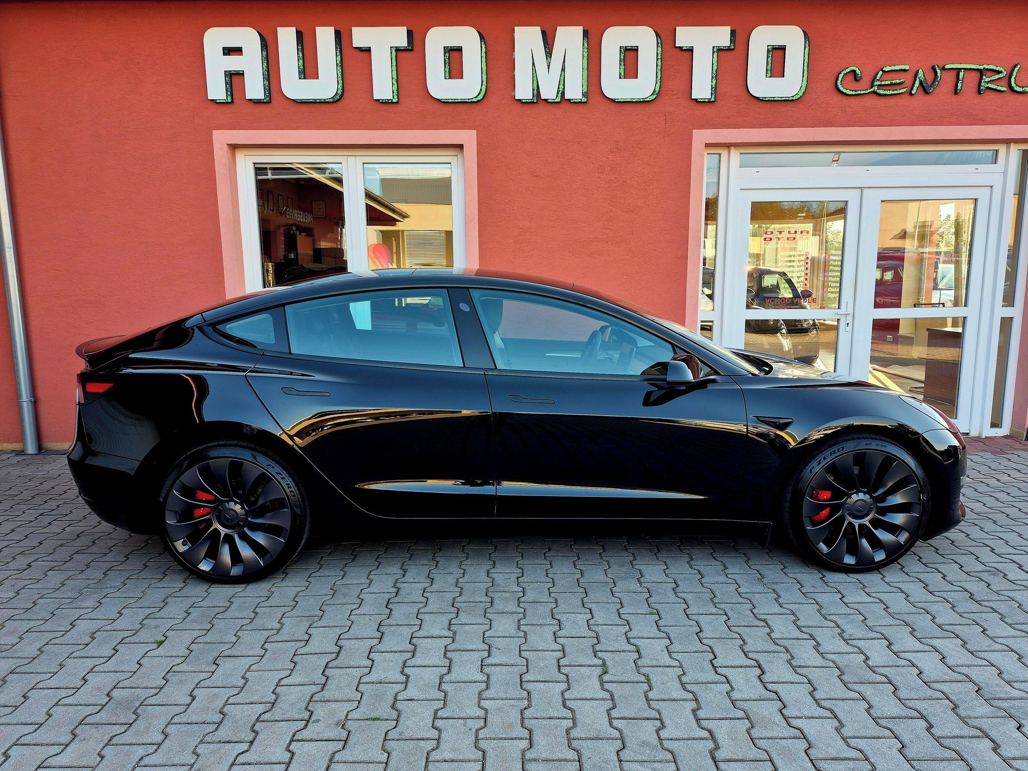 Tesla Model 3, PERFORMANCE DUAL MOTOR 377 KW - fotka 5