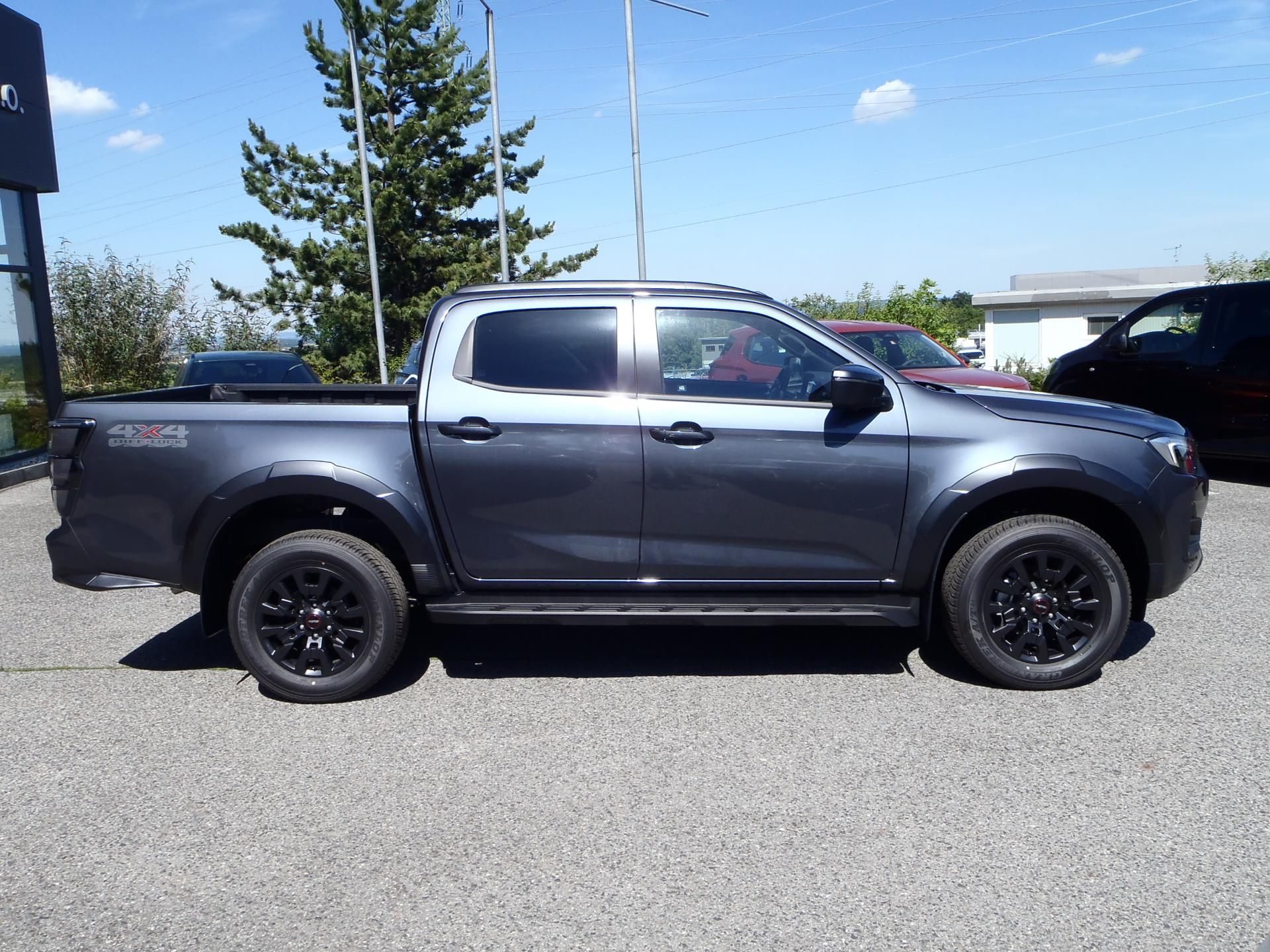 Isuzu D-Max, 2.2 Double Cab V-CROSS 4x4 - fotka 4