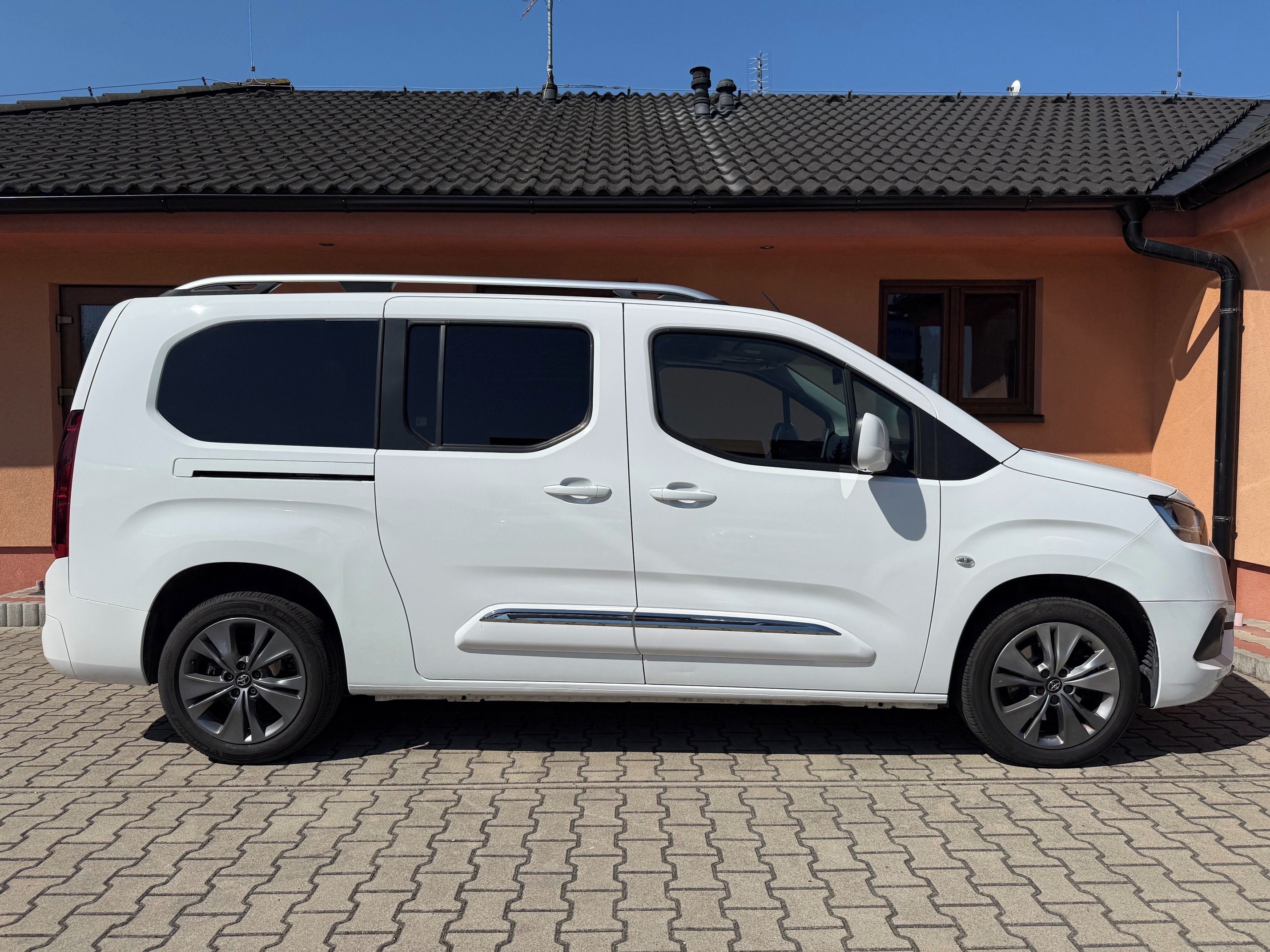 Toyota Proace, City Verso 1.5 D, Čr,1.majitel - fotka 4