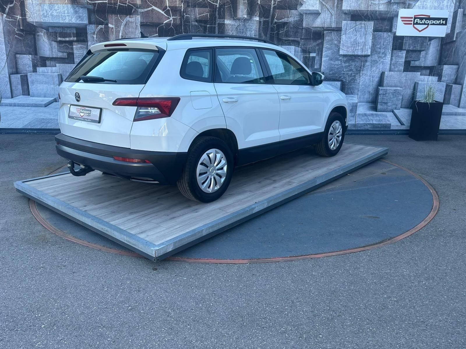Škoda Karoq, 1.6TDi,85KW,TEMP.,VYHŘ.SEDADLA - fotka 6