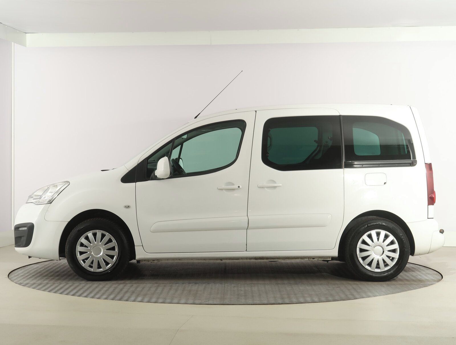 Peugeot Partner, 1.6 BlueHDi, Active, 5Míst - fotka 3