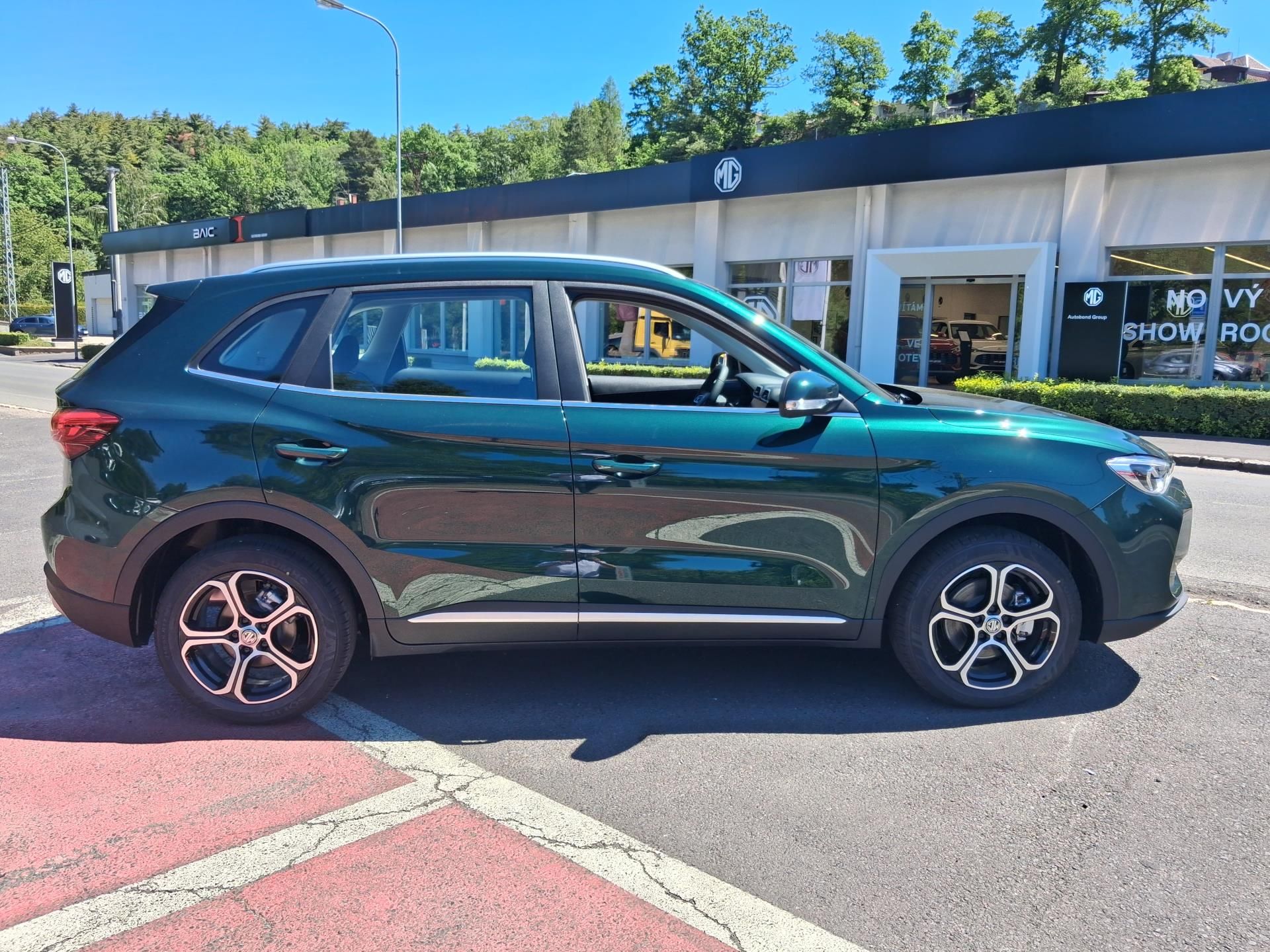 MG ZS, EMOTION Hybrid+ 145kW 4×2 AT - fotka 4