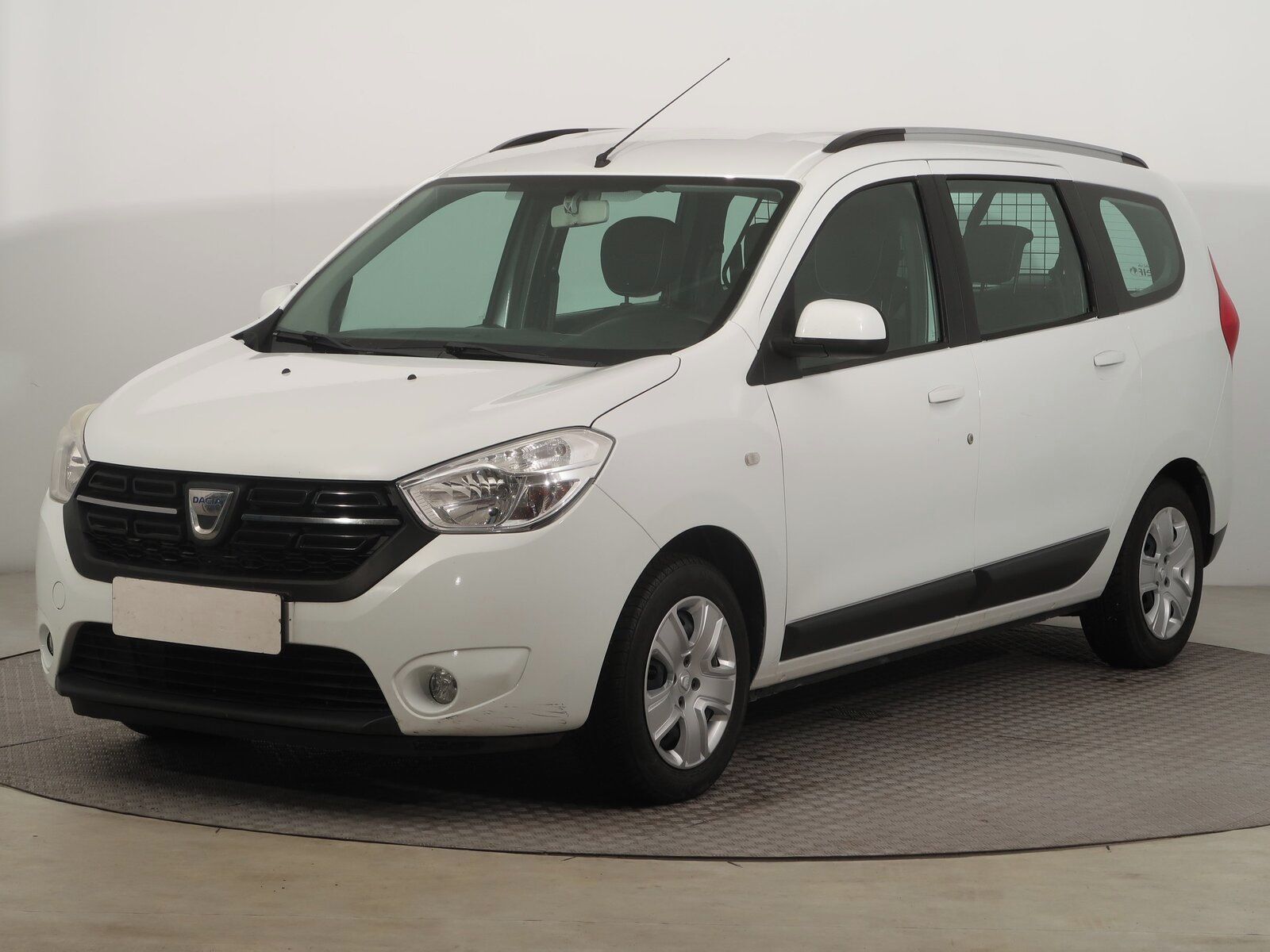 Dacia Lodgy, 1.6 SCe, ČR,1.maj - fotka 2