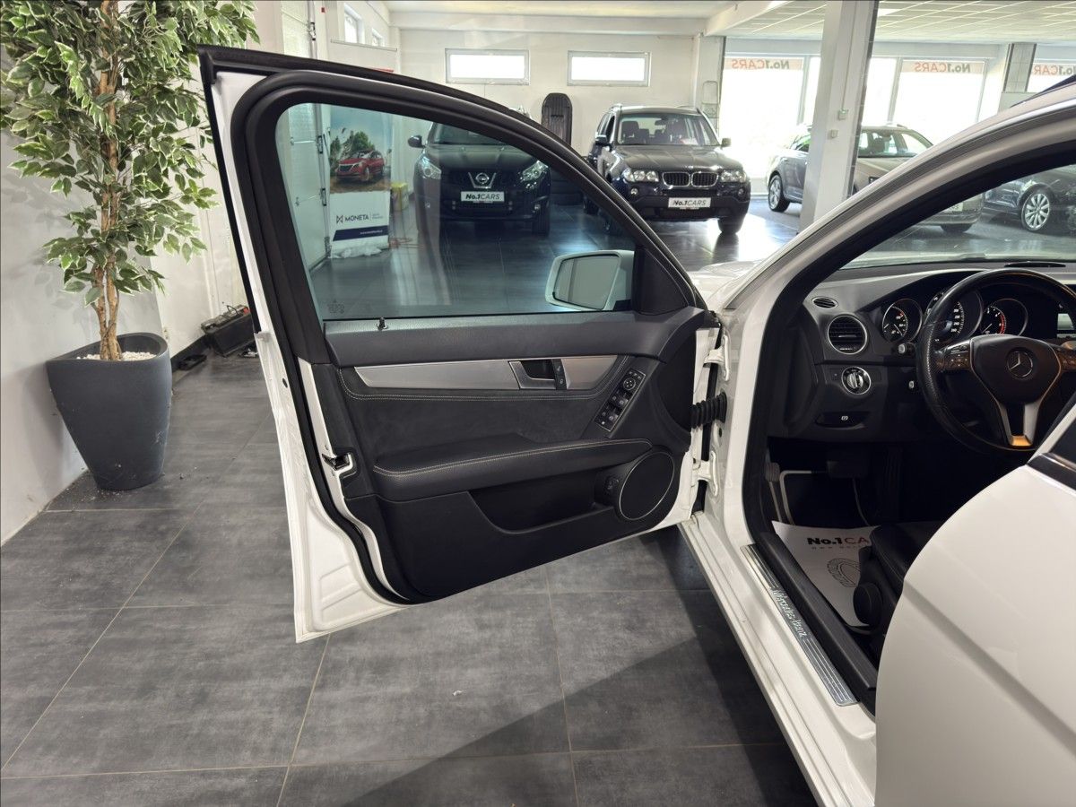 Mercedes-Benz Třídy C, 2,2   250CDI 4MATIC AVANTGARDE - fotka 6