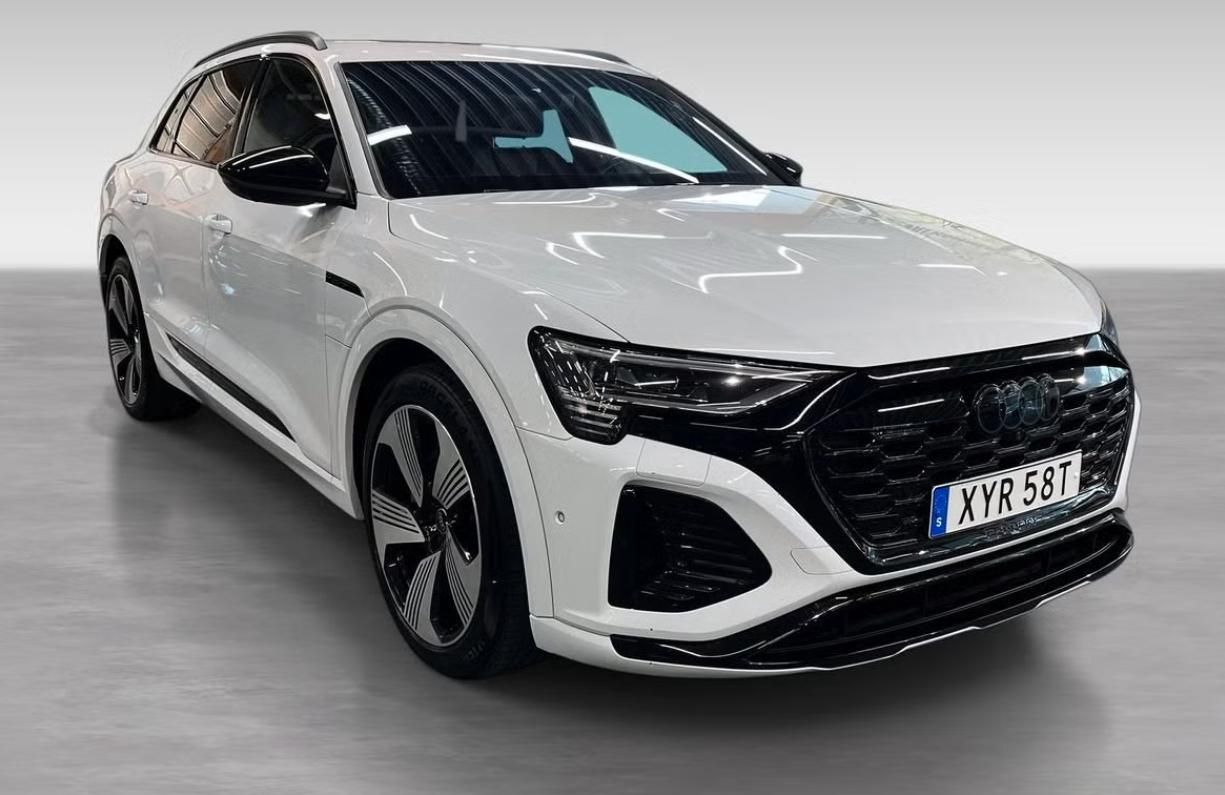 Audi Q8 e-tron, 55 Q 360k Pano Vzduch 4 zóny - fotka 3