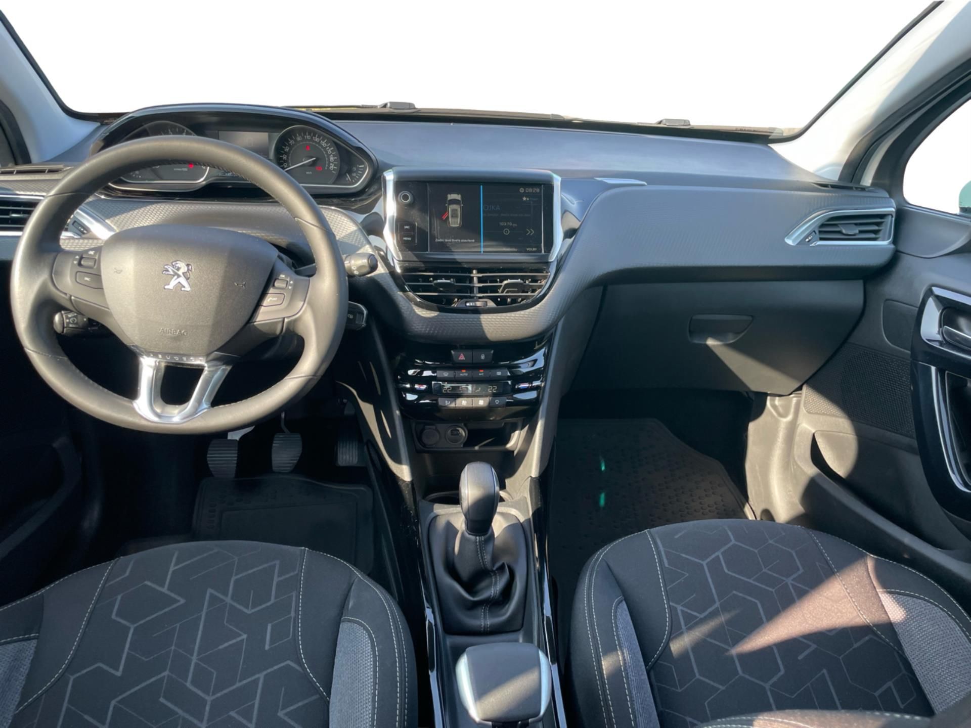 Peugeot 2008, 1.2 Active Pure Tech - fotka 5