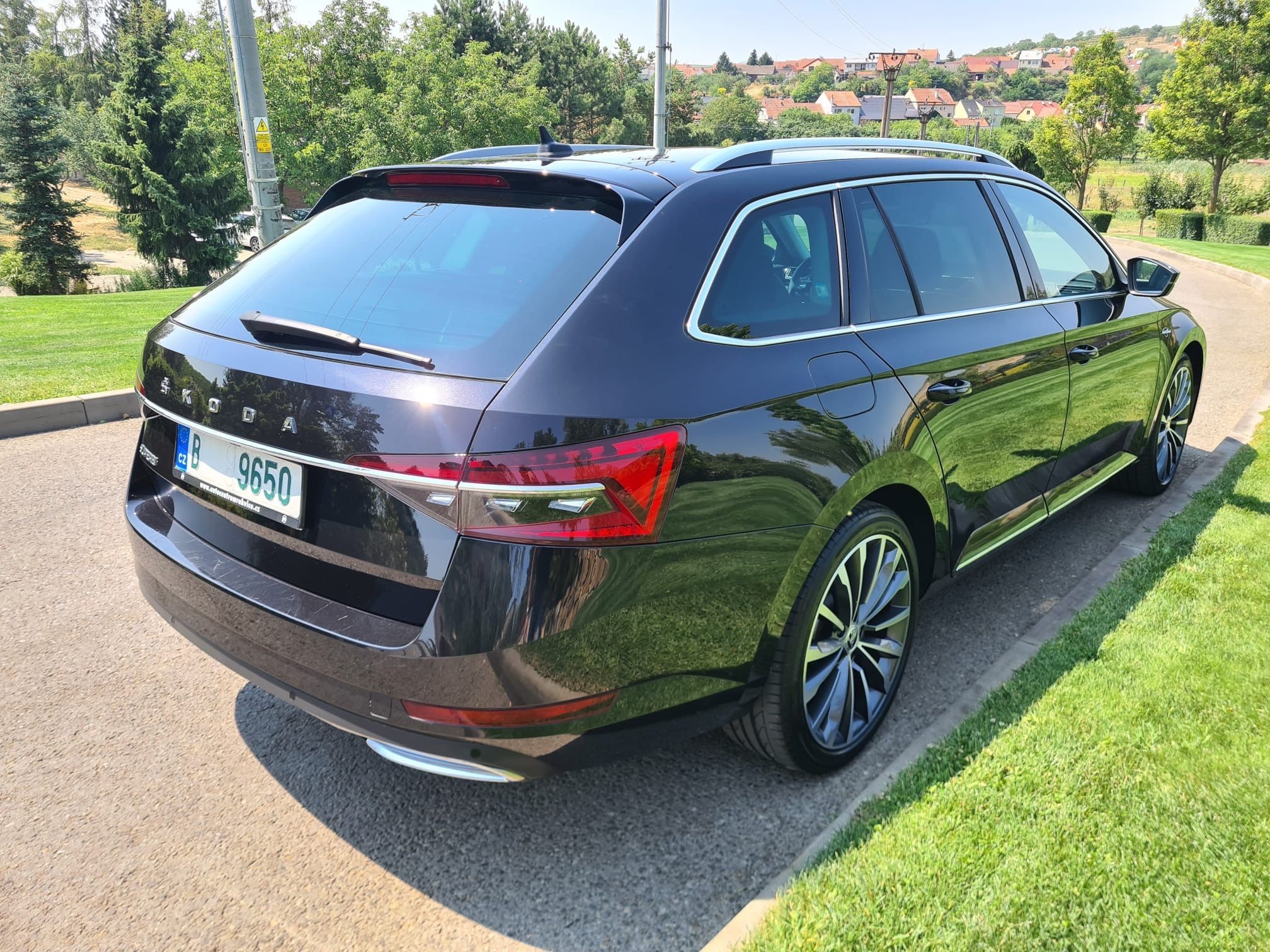 Škoda Superb, 2.0 TDi DSG Laurin & Klement - fotka 4