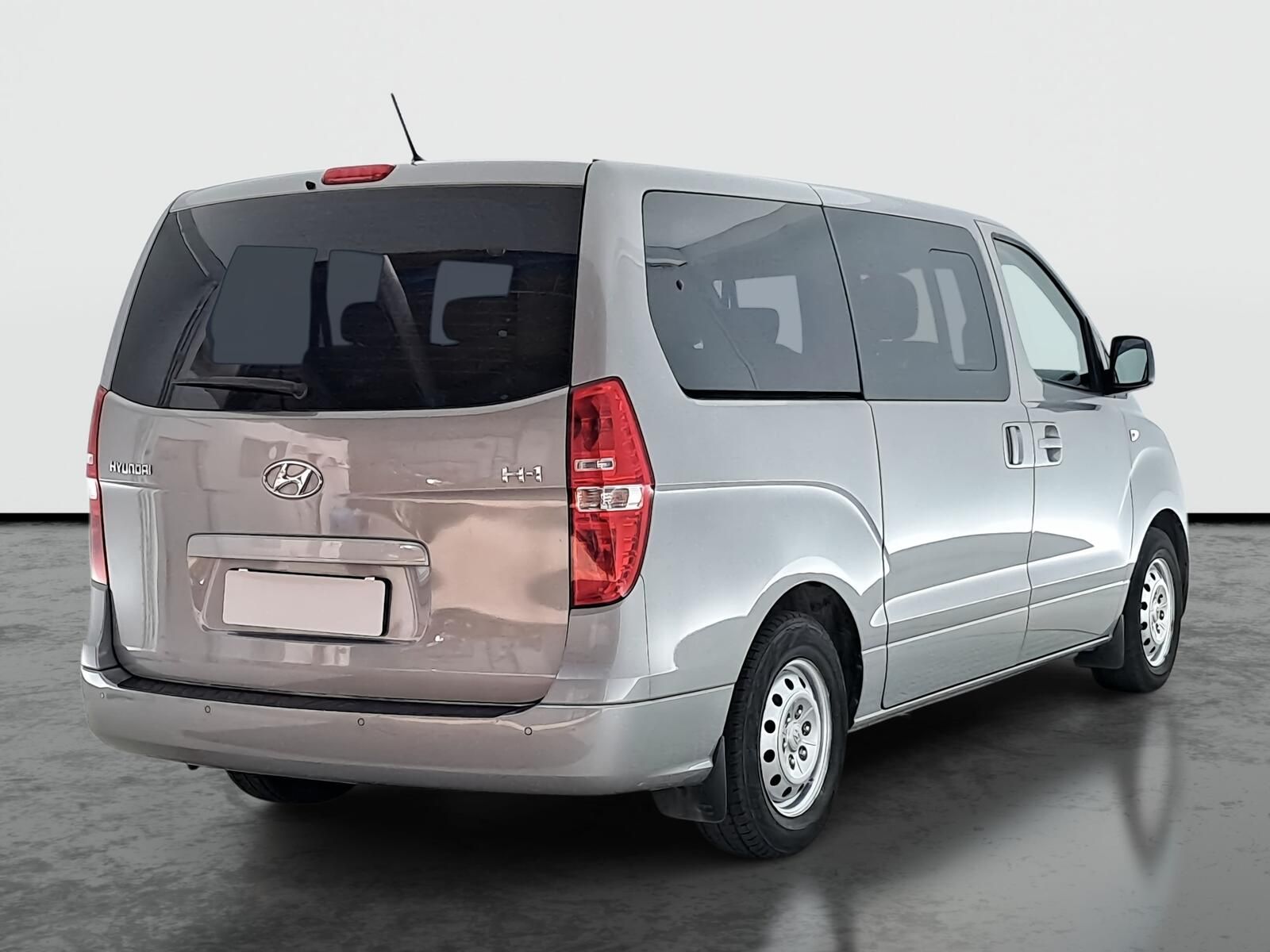 Hyundai H 1, 2.5 CRDi, Klima, Park. senzory - fotka 5