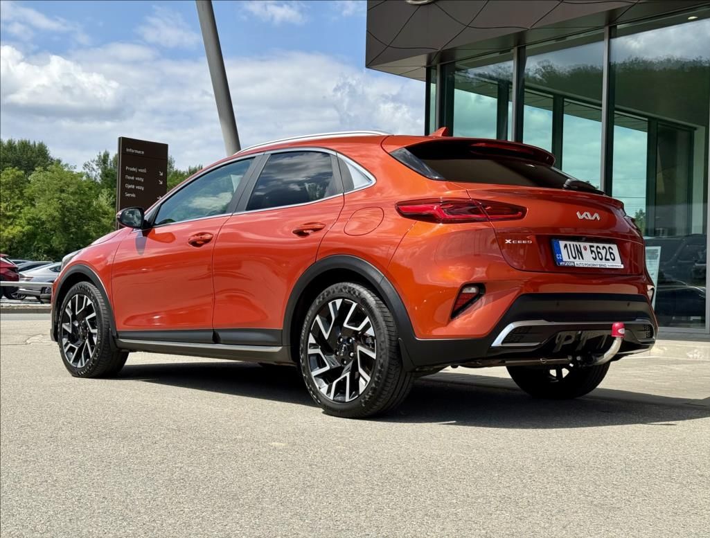 Kia XCee´d, 1,5 T-GDI DCT  Top Tažné - fotka 2