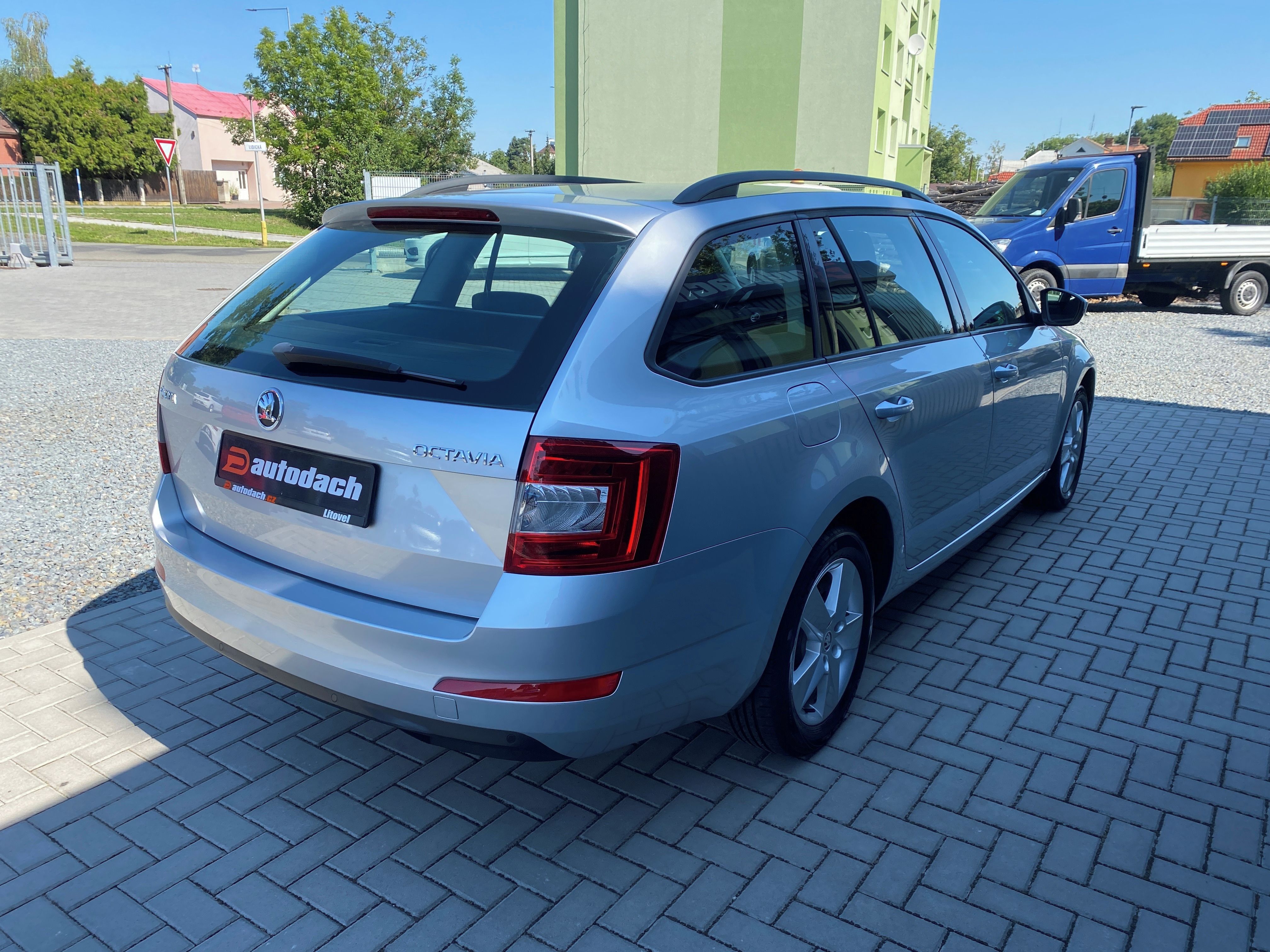 Škoda Octavia, 1.4 TSI 103kW - 1xMAJ.-ALU-PDC - fotka 5