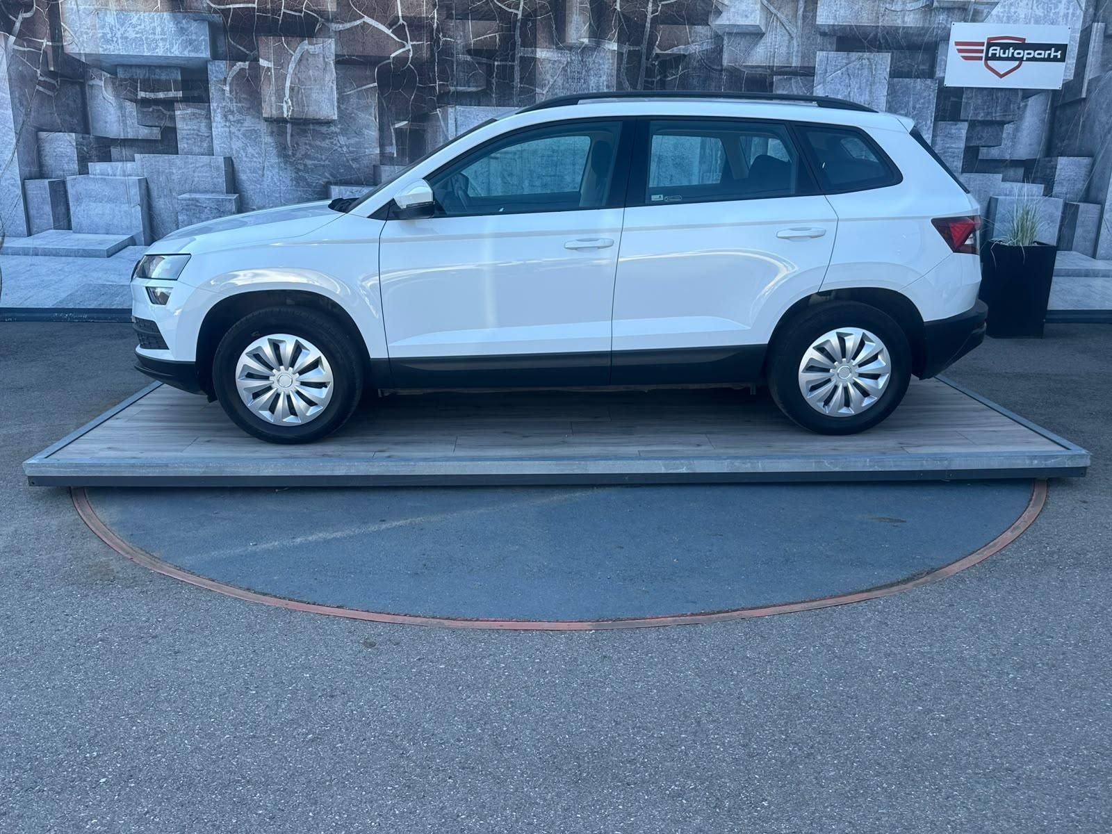 Škoda Karoq, 1.6TDi,85KW,TEMP.,VYHŘ.SEDADLA - fotka 4