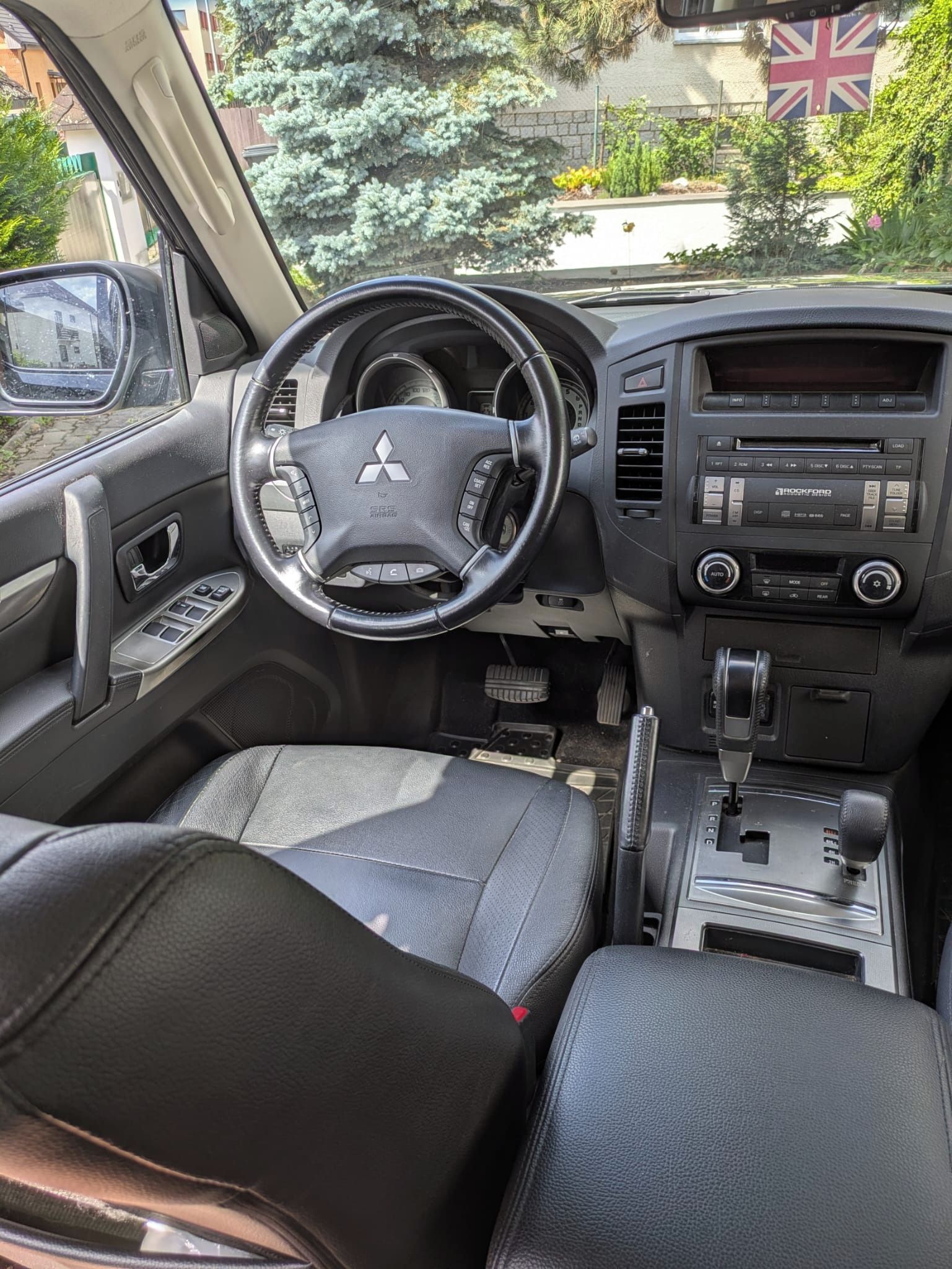 Mitsubishi Pajero, Pevni majitel, garazovane - fotka 5