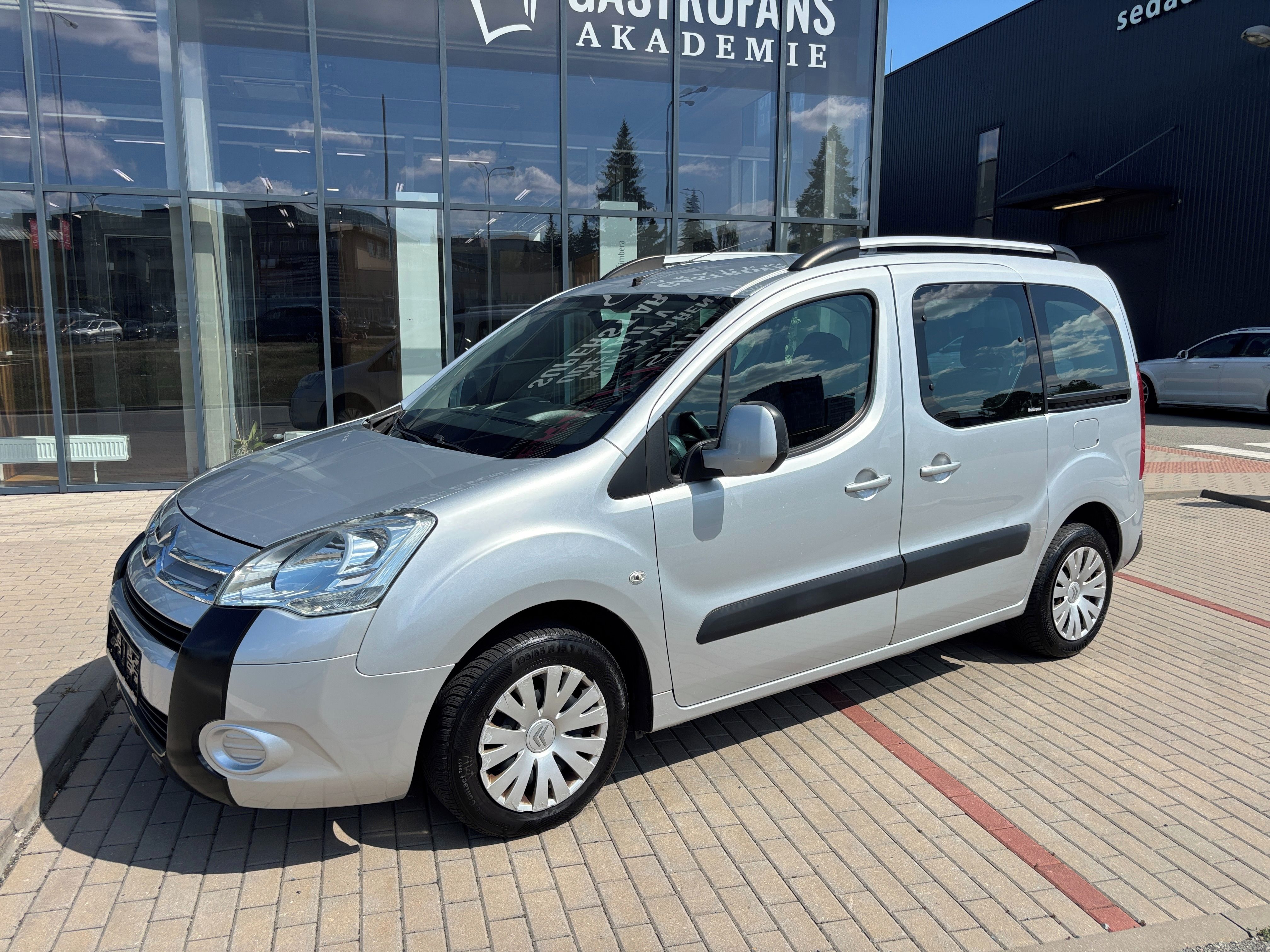 Citroën Berlingo, 1.6i s plošinou pro vozíčkáře