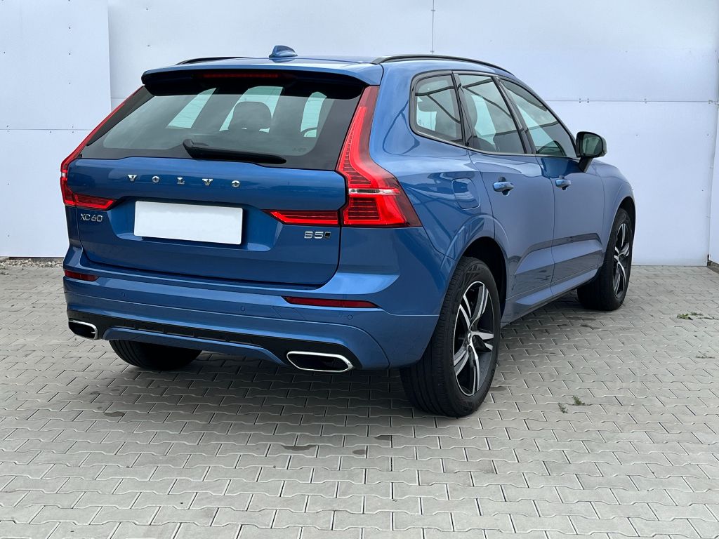 Volvo XC60, R-Design B5 AWD 184kW - fotka 6
