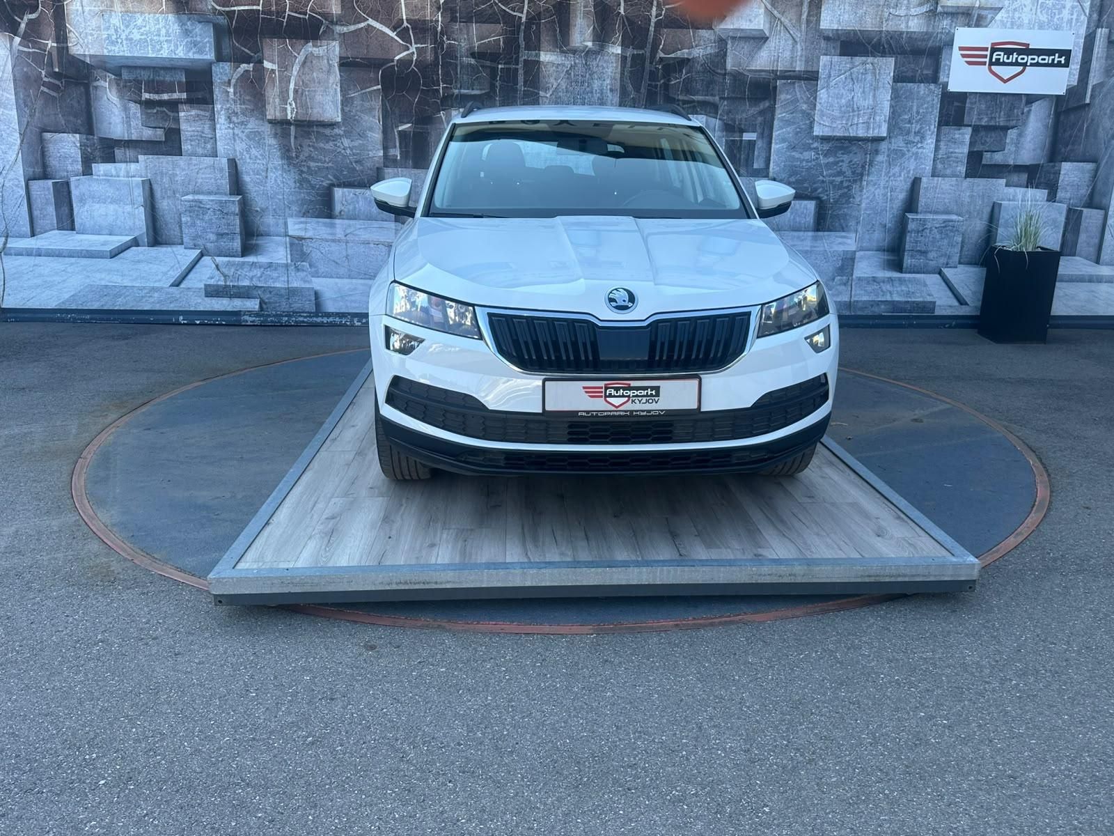 Škoda Karoq, 1.6TDi,85KW,TEMP.,VYHŘ.SEDADLA - fotka 2