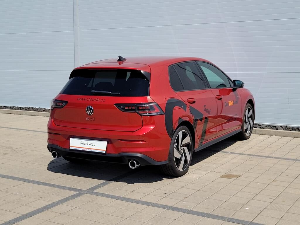 Volkswagen Golf, GTI 2.0 TSI 195 kW - fotka 5