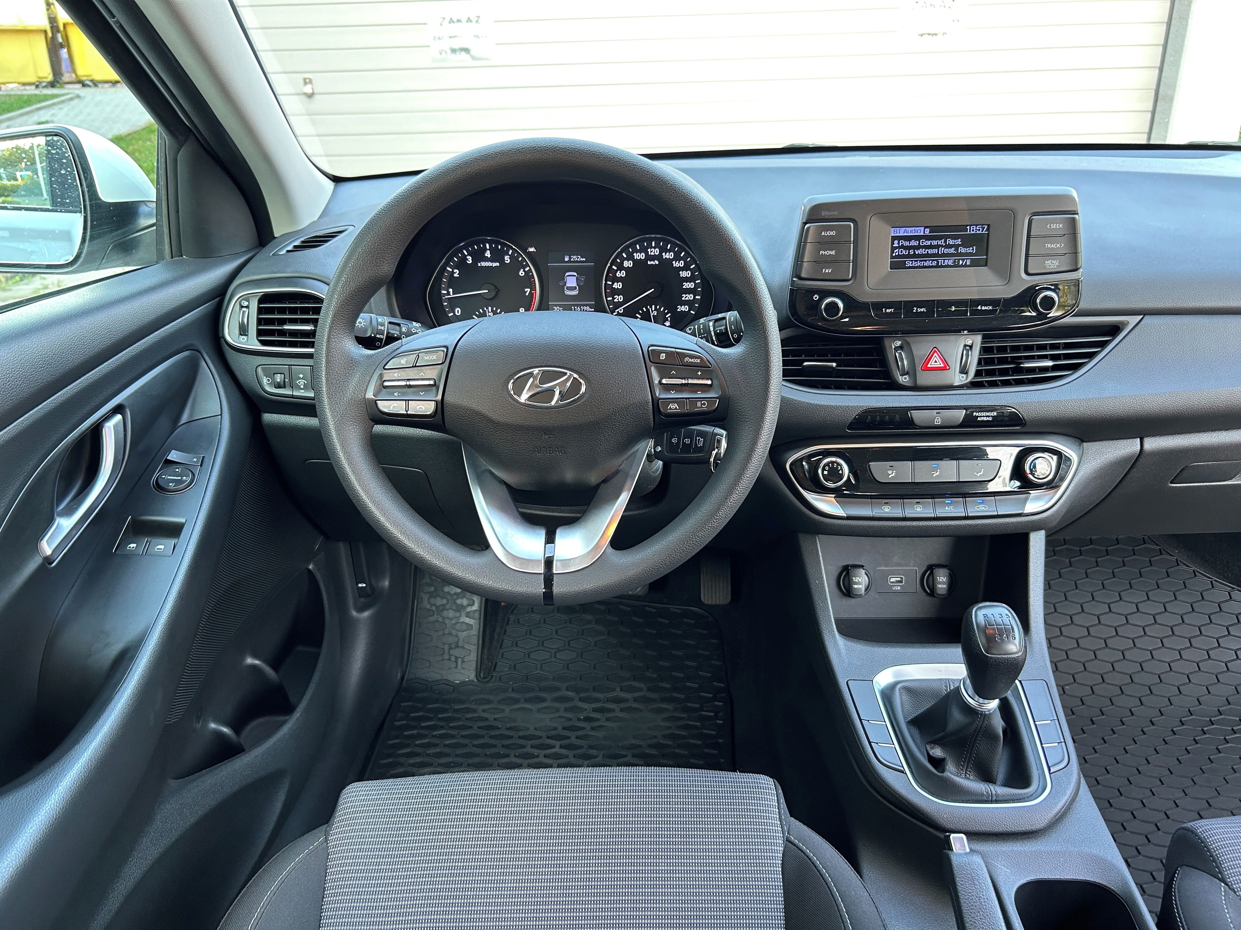Hyundai i30, 1.5i ČR 5/2022 servisní knížka - fotka 6