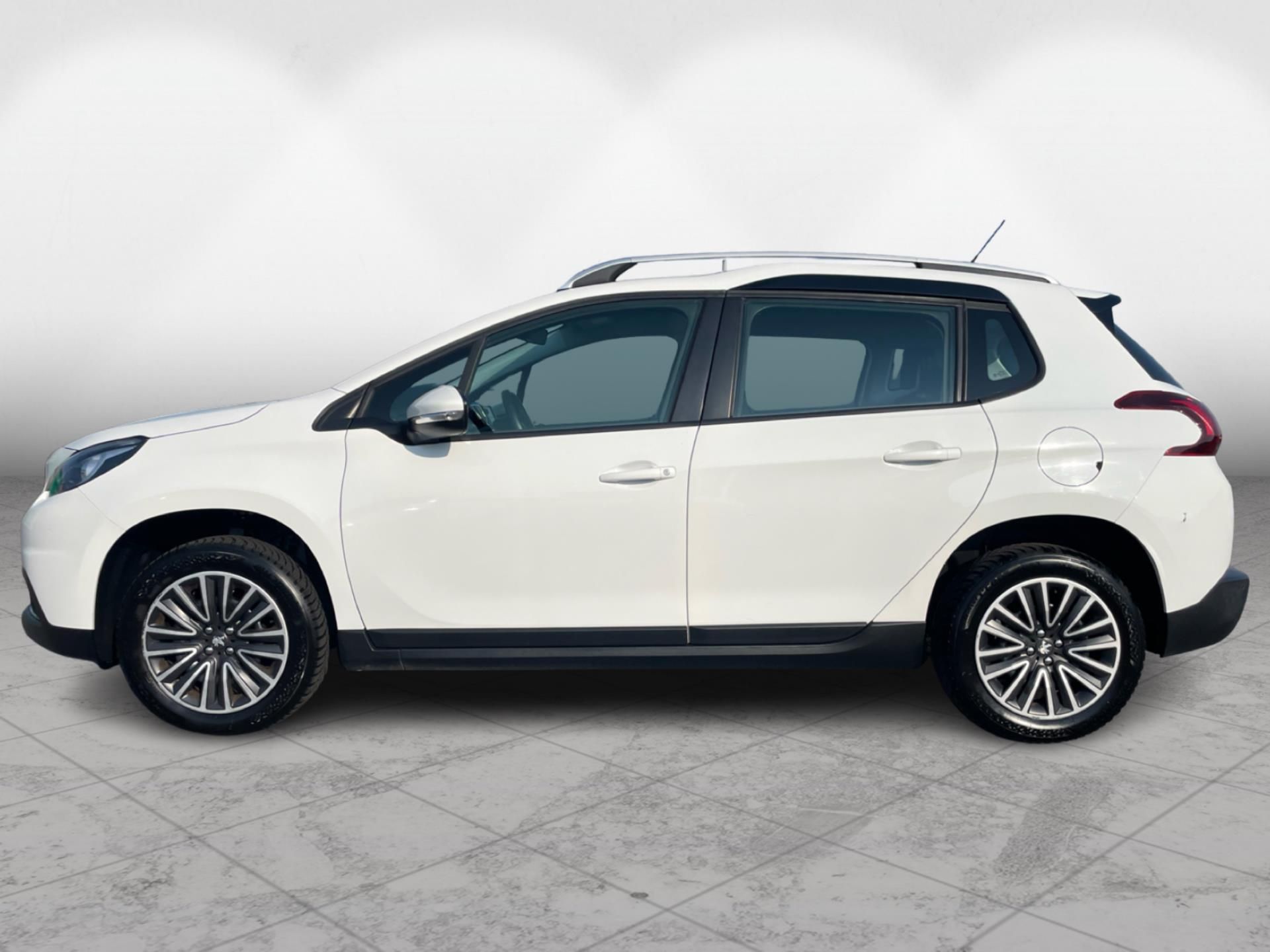 Peugeot 2008, 1.2 Active Pure Tech - fotka 3