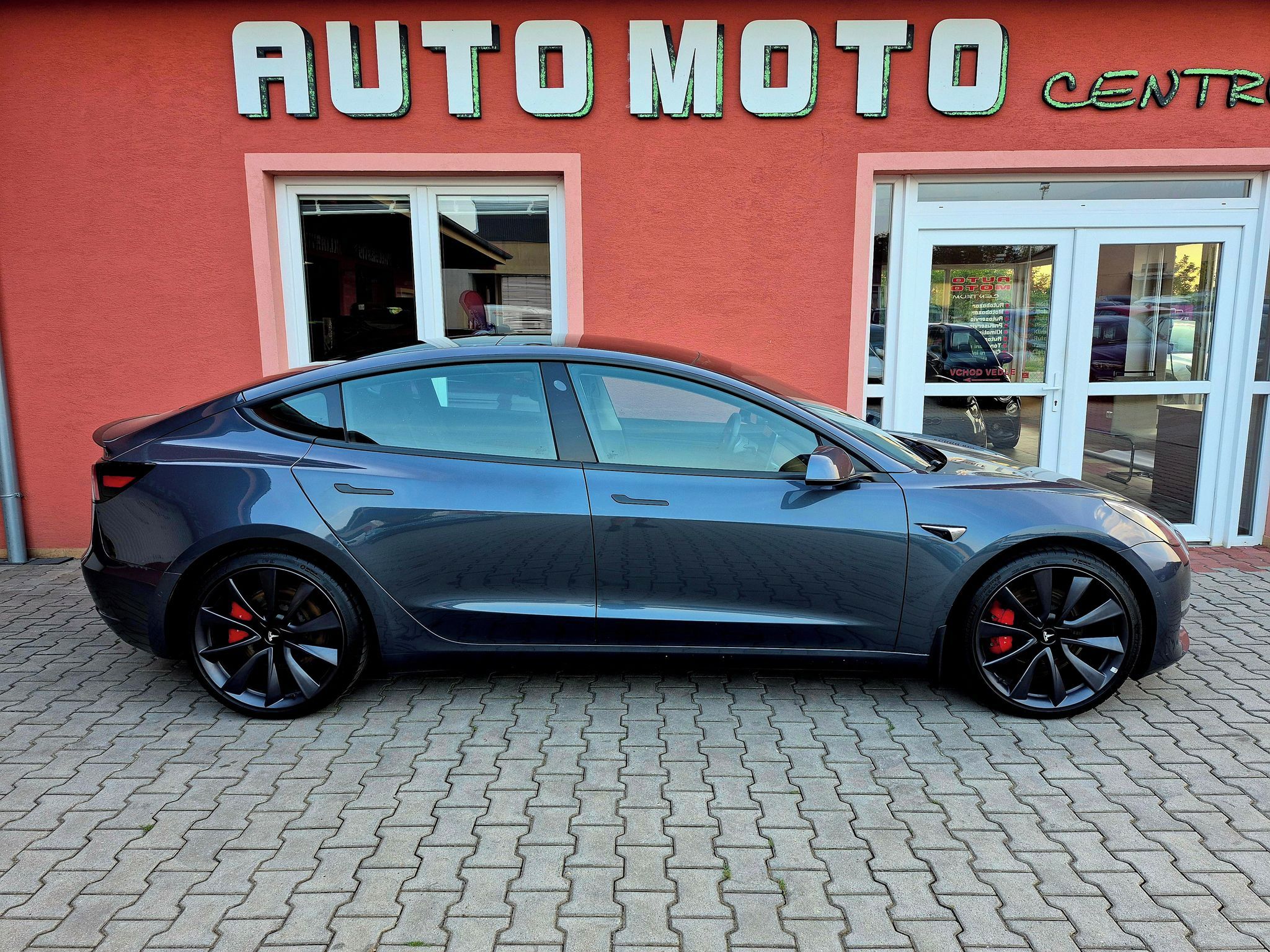 Tesla Model 3, Performance Dual Motor 377kW S - fotka 5