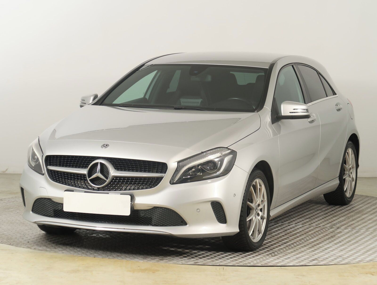 Mercedes-Benz Třídy A, 180 d, Classic, Automat, Kůže - fotka 2
