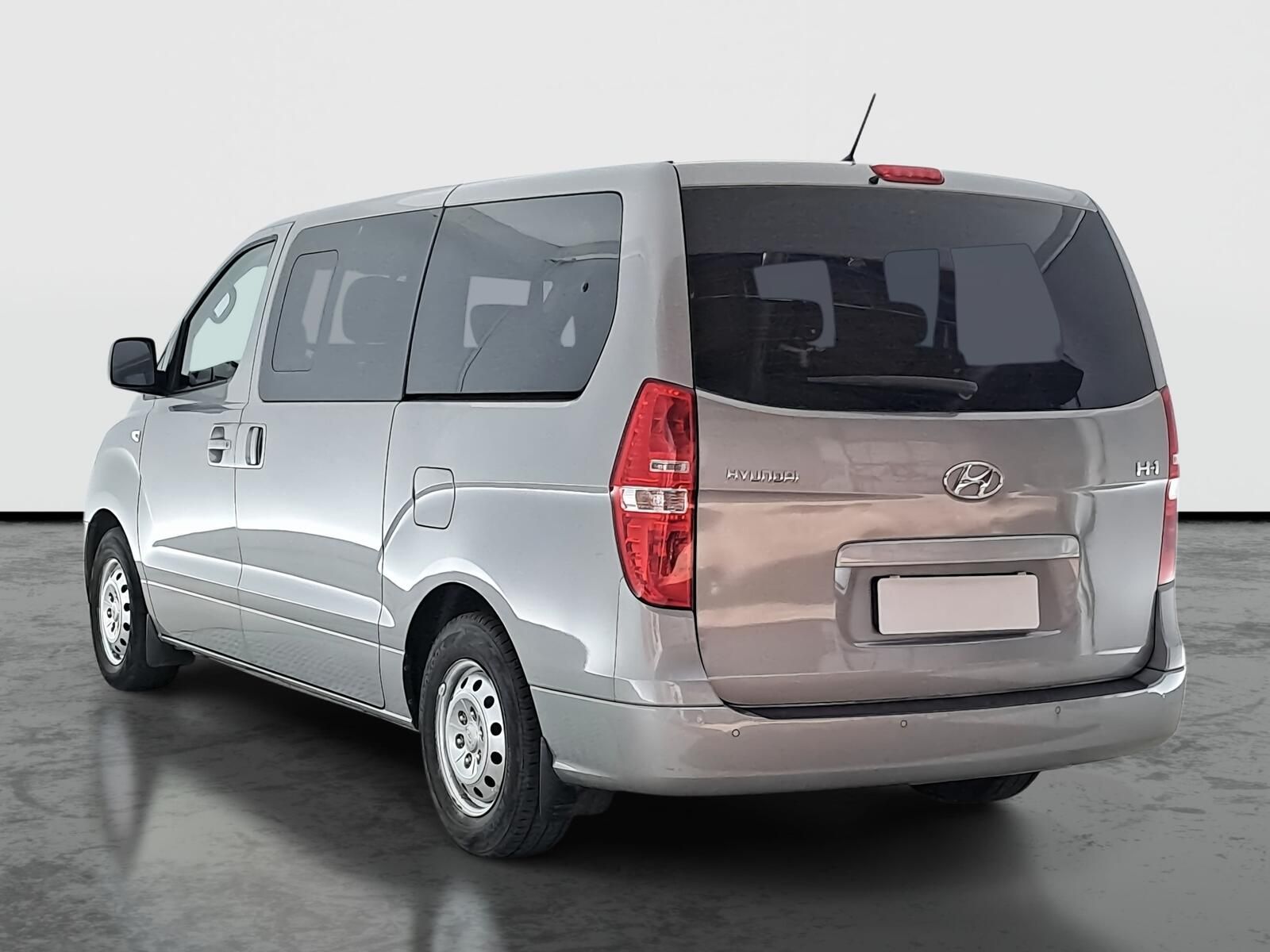 Hyundai H 1, 2.5 CRDi, Klima, Park. senzory - fotka 4